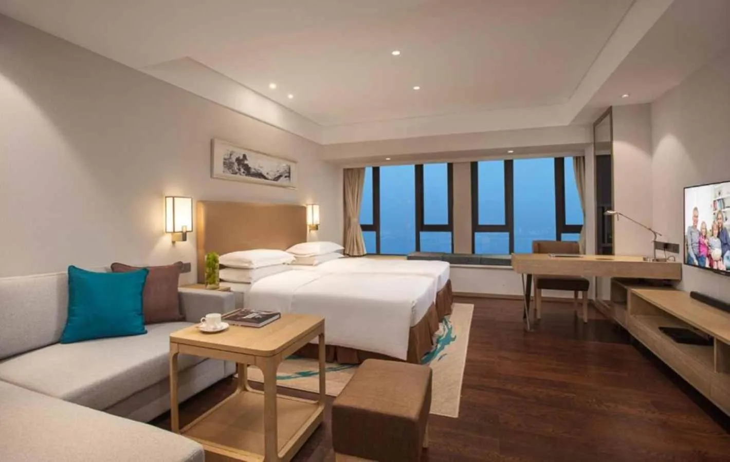 Photo of the whole room, Bed in Somerset Yangtze River Chongqing