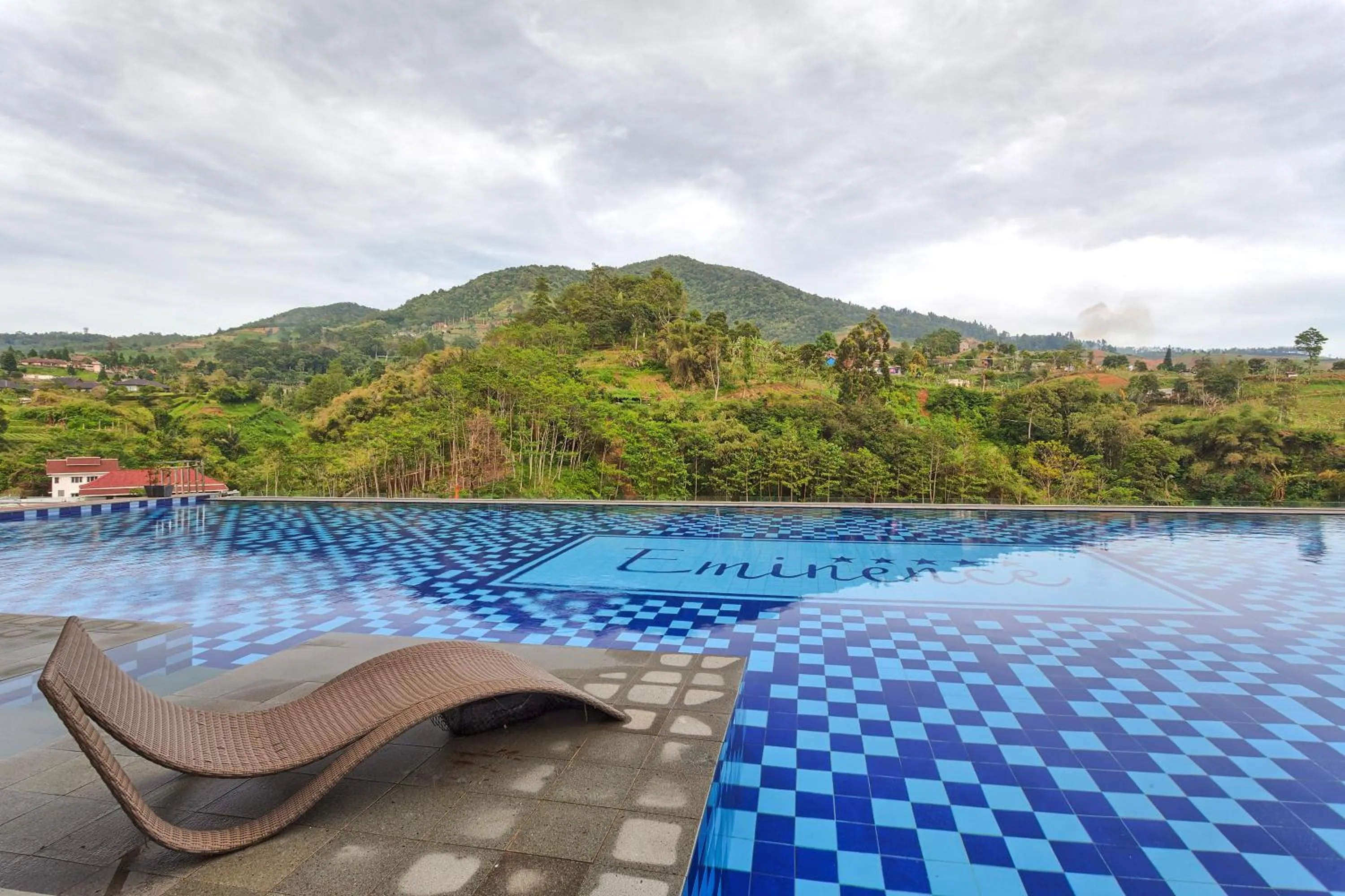 Swimming pool in Le Eminence Puncak Hotel Convention & Resort