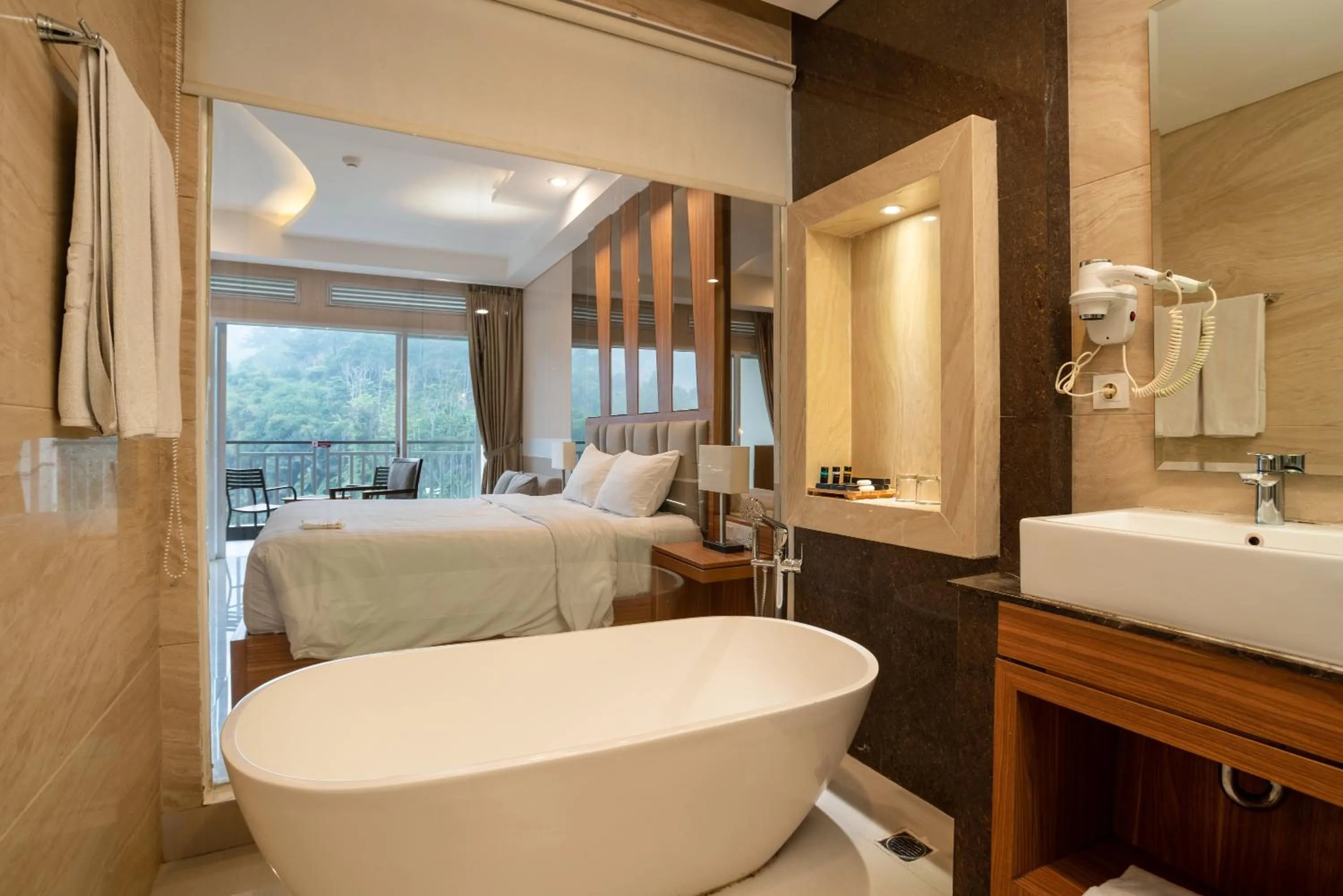 Bath in Le Eminence Puncak Hotel Convention & Resort