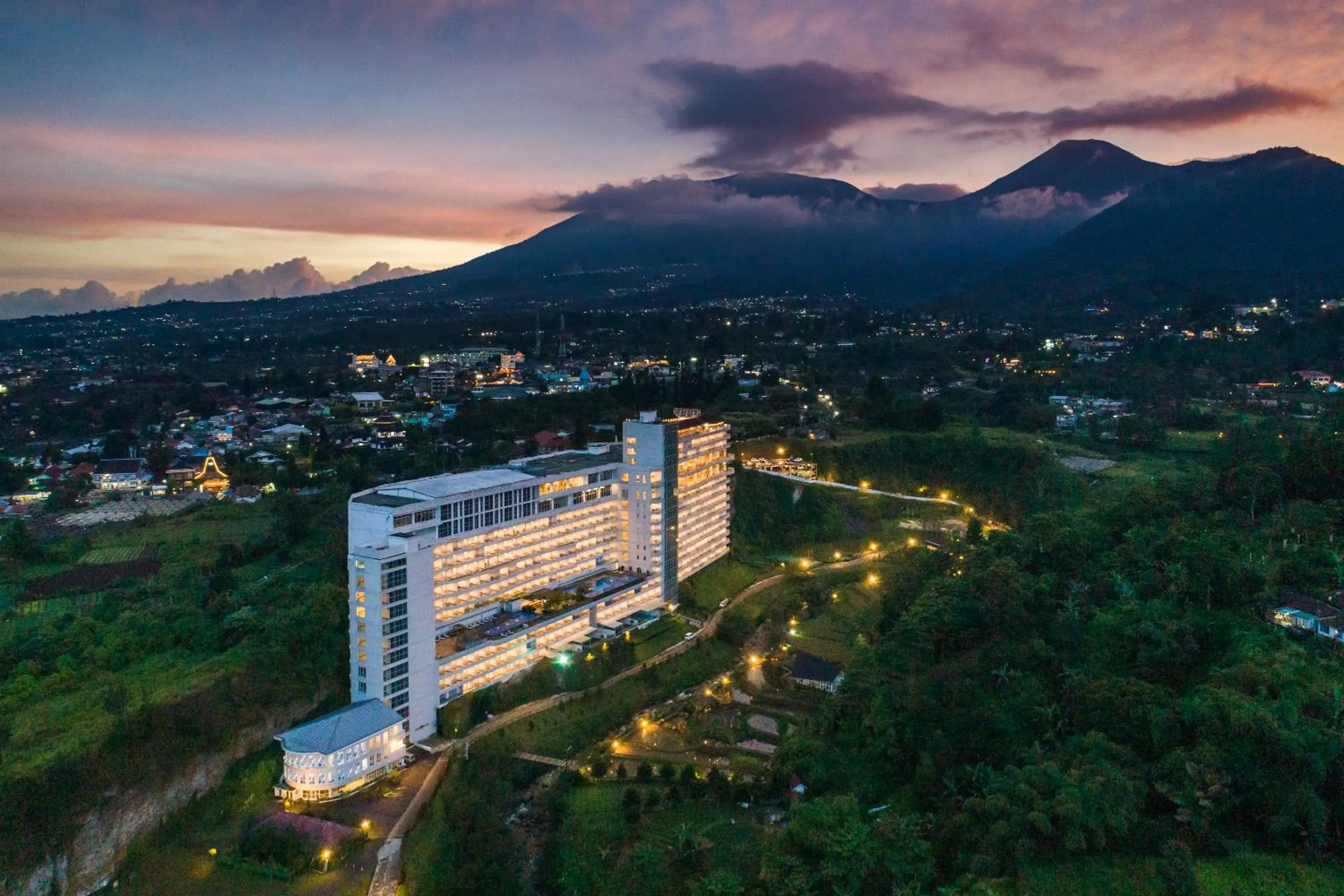 Property building in Le Eminence Puncak Hotel Convention & Resort