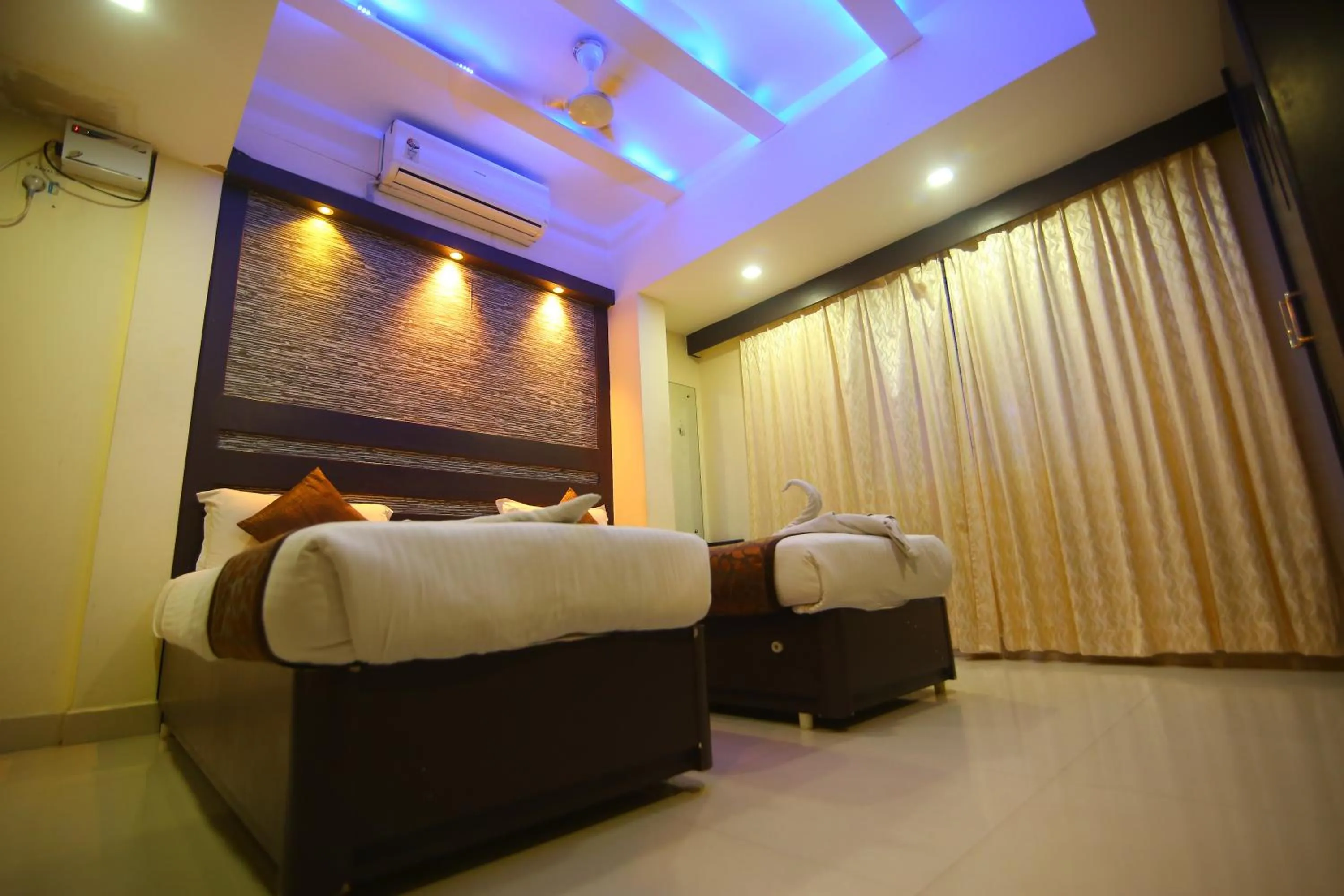 Photo of the whole room, Bed in Hotel White Mount