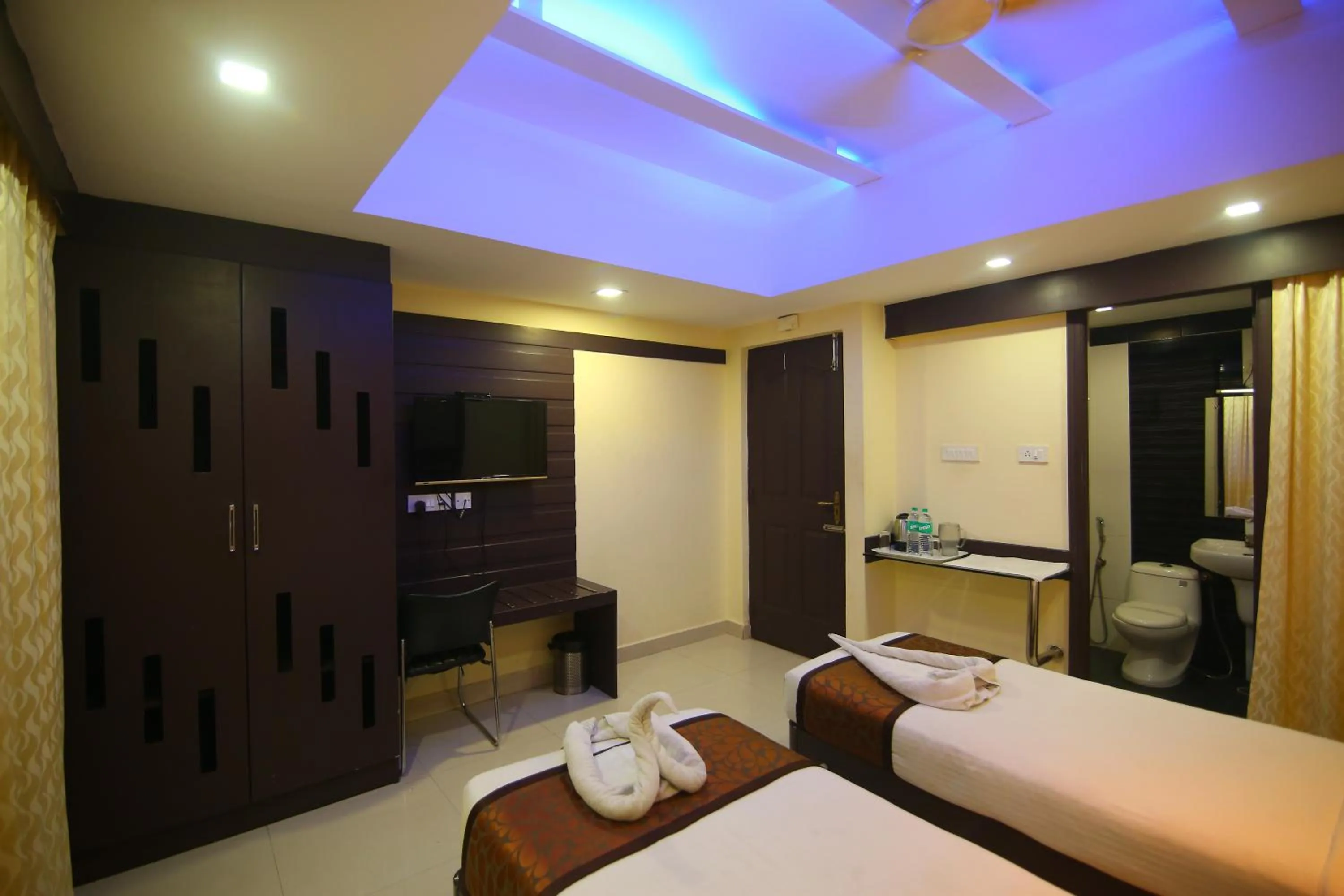 Photo of the whole room, Bed in Hotel White Mount