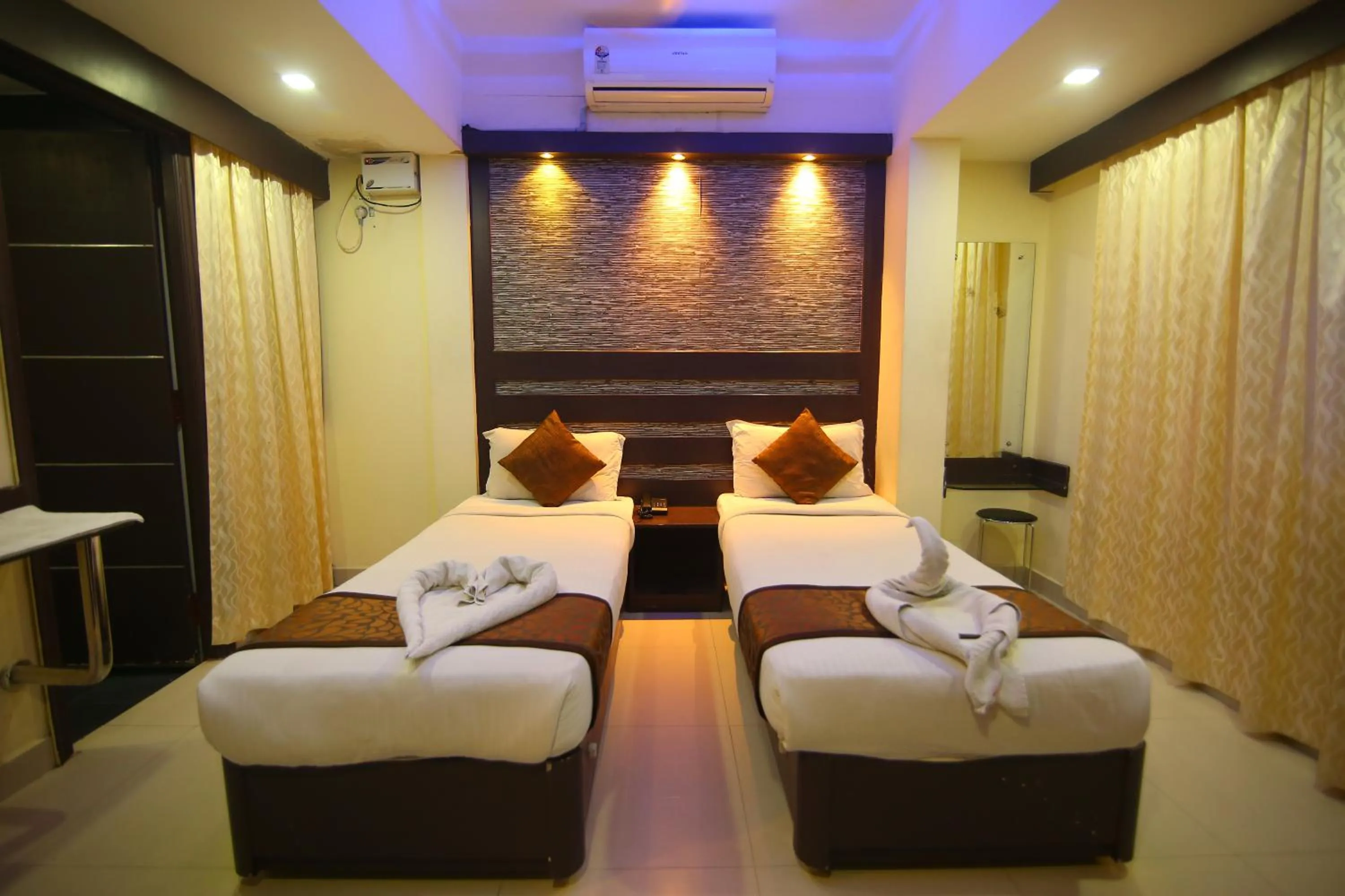 Photo of the whole room, Bed in Hotel White Mount