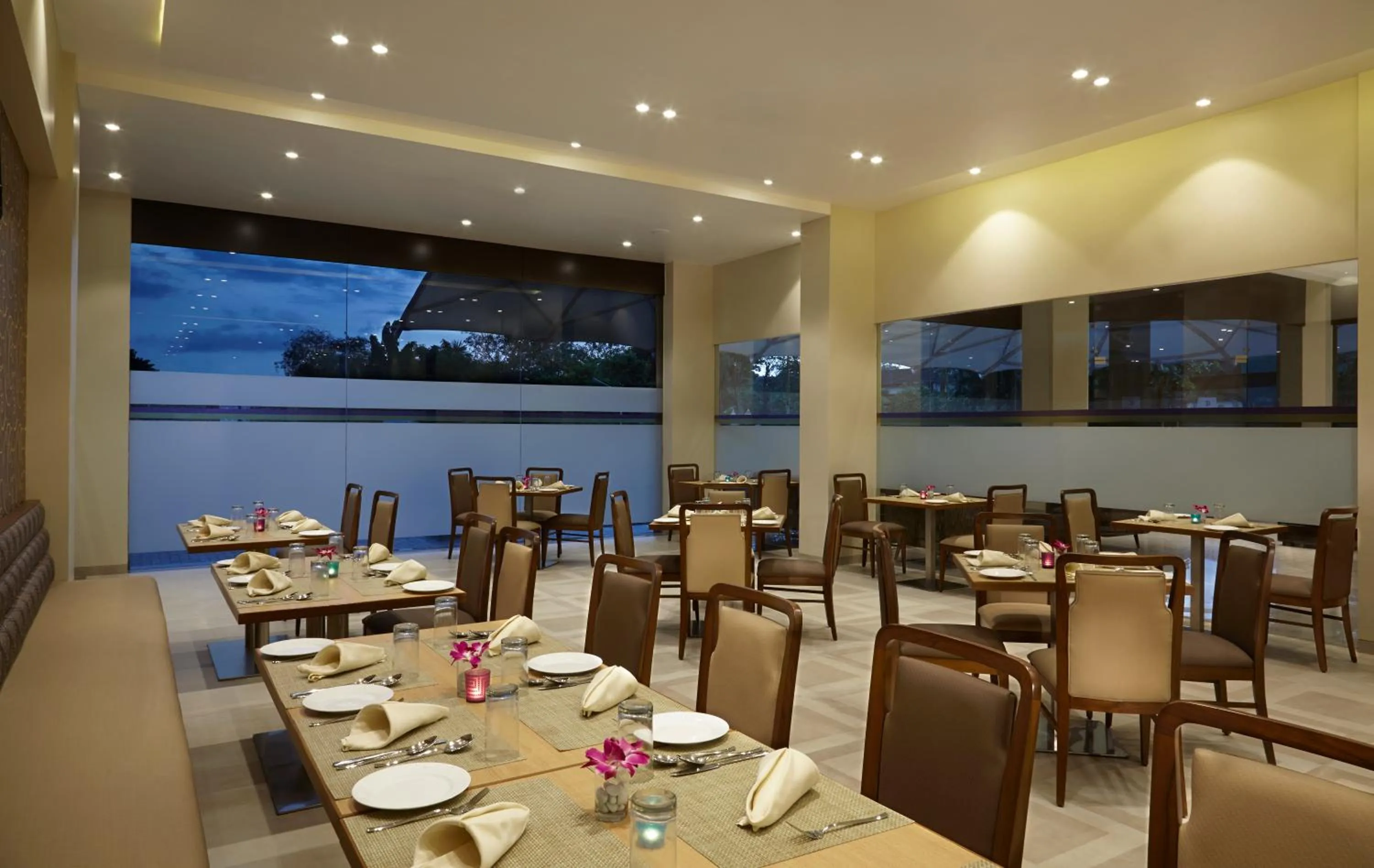 Restaurant/places to eat in Click Hotel, Junagadh