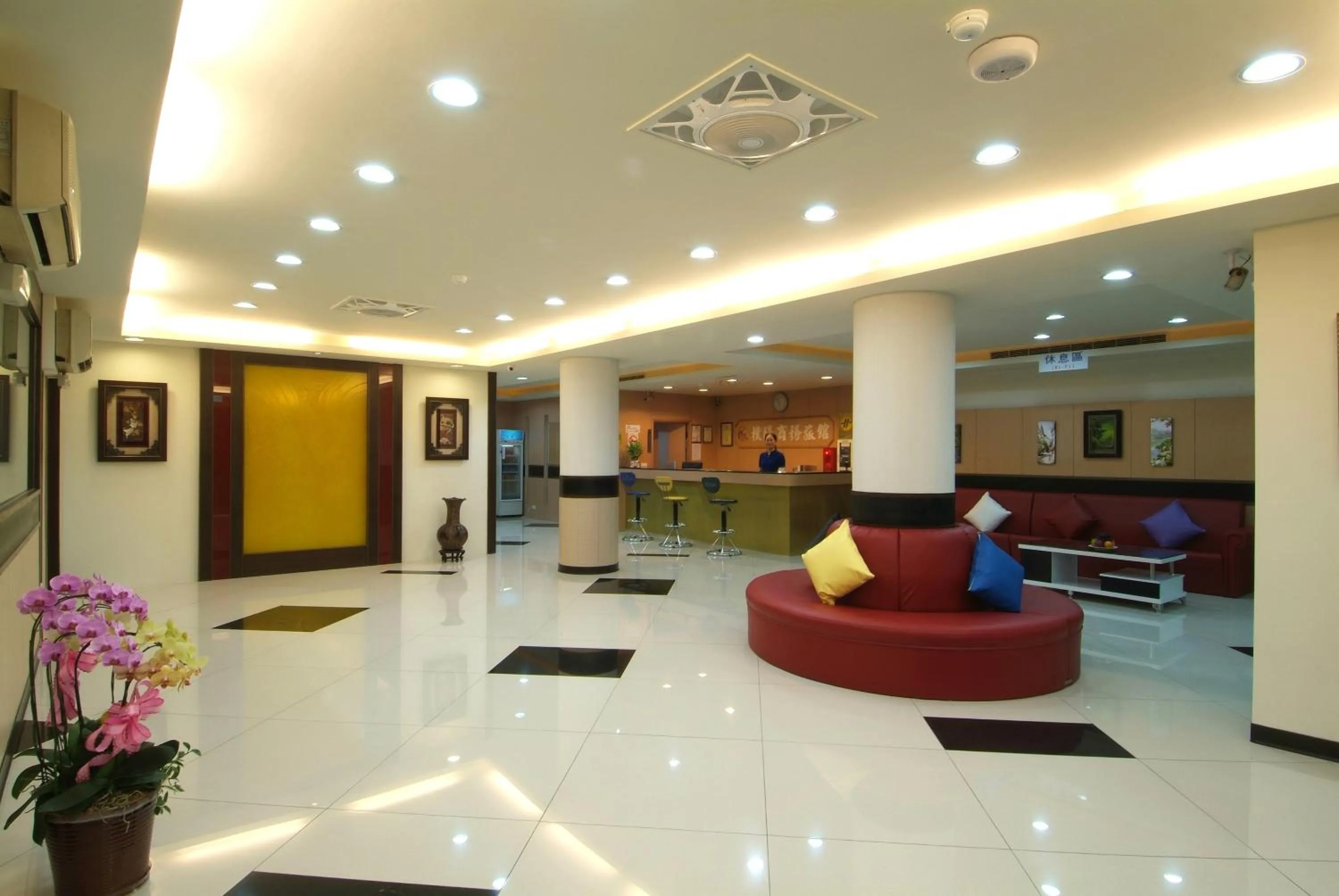 Lobby or reception in Puti Commercial Hotel