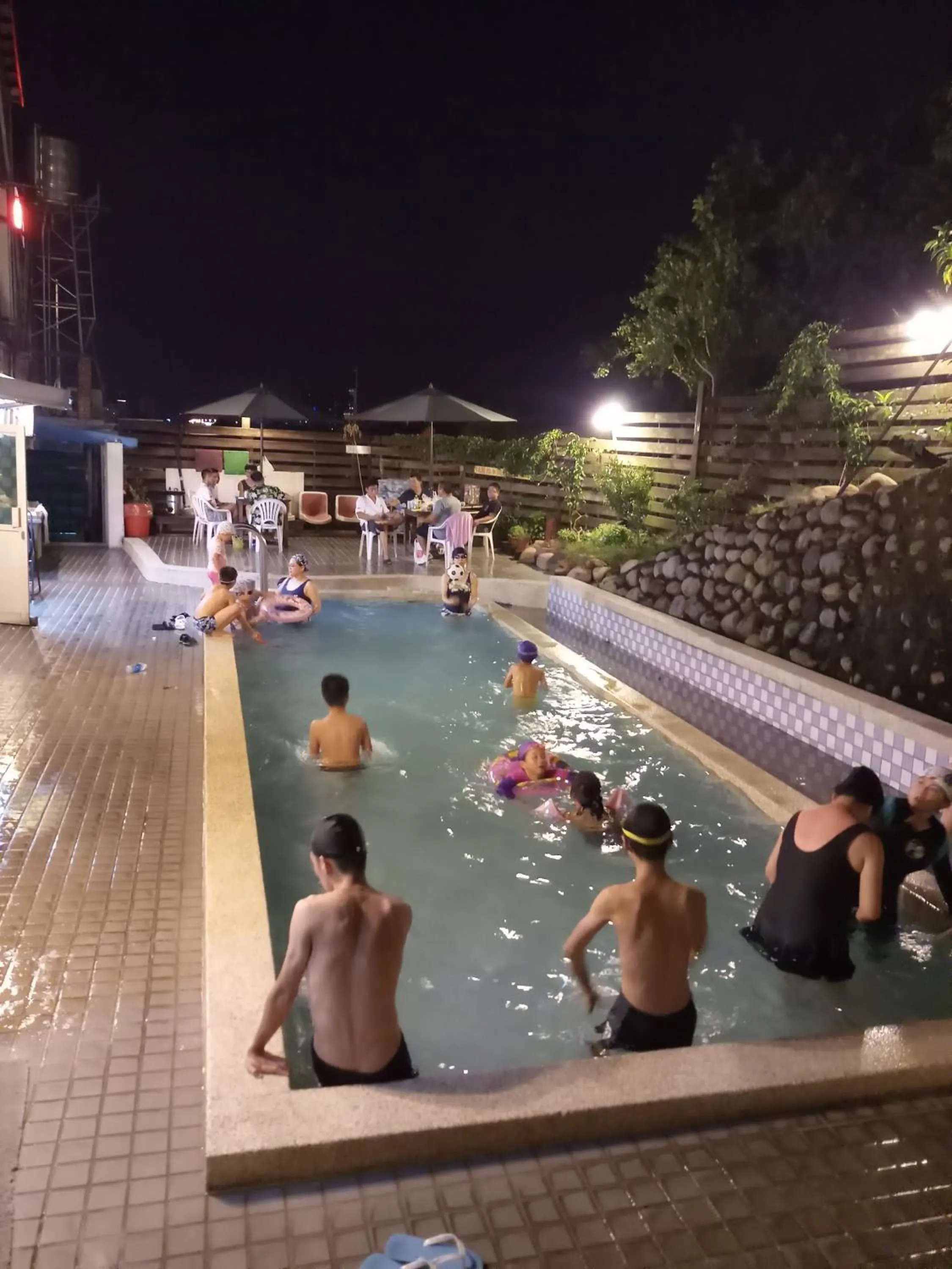 Swimming pool in Puti Commercial Hotel