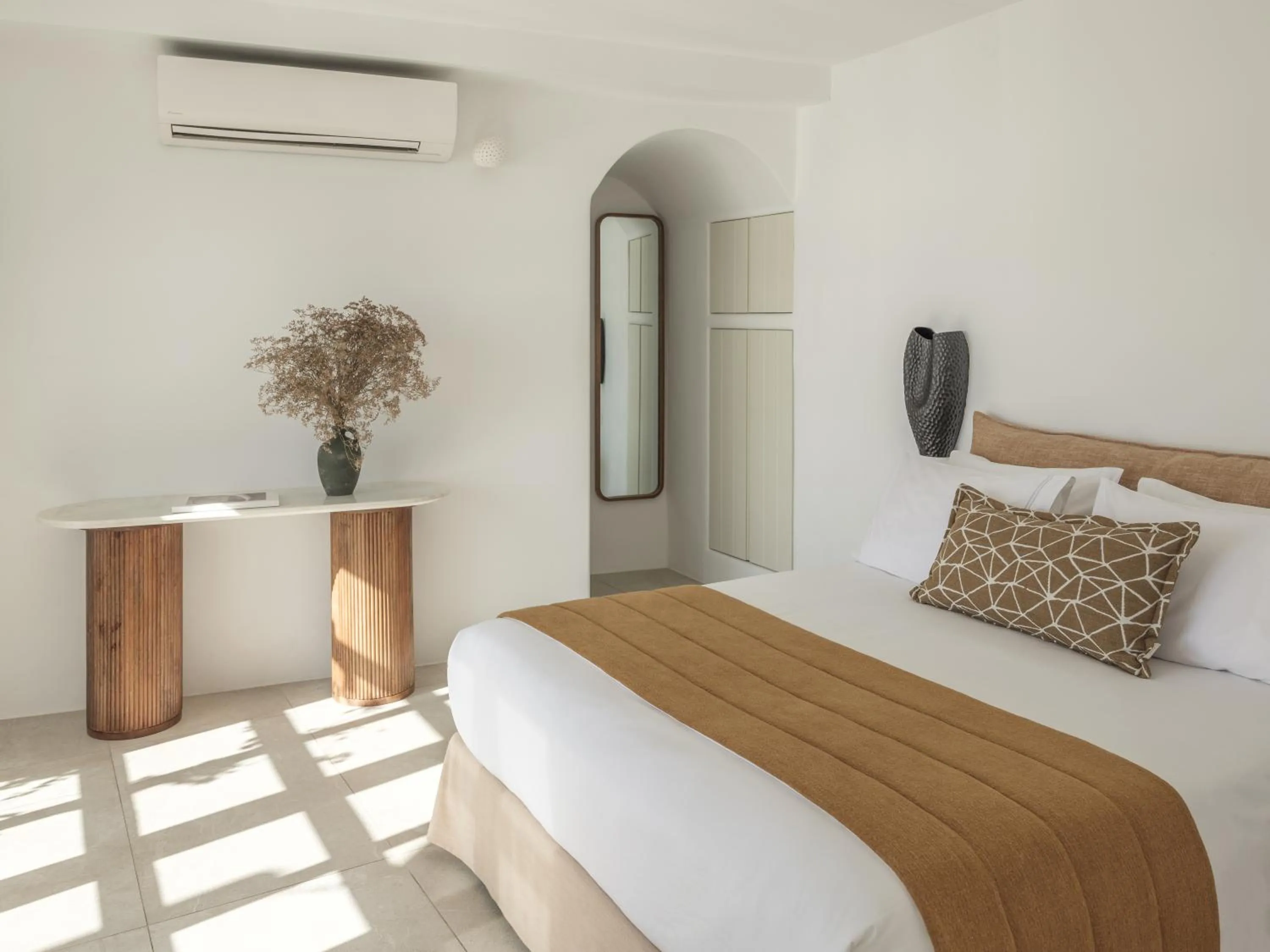 Bed in Aspaki by Art Maisons