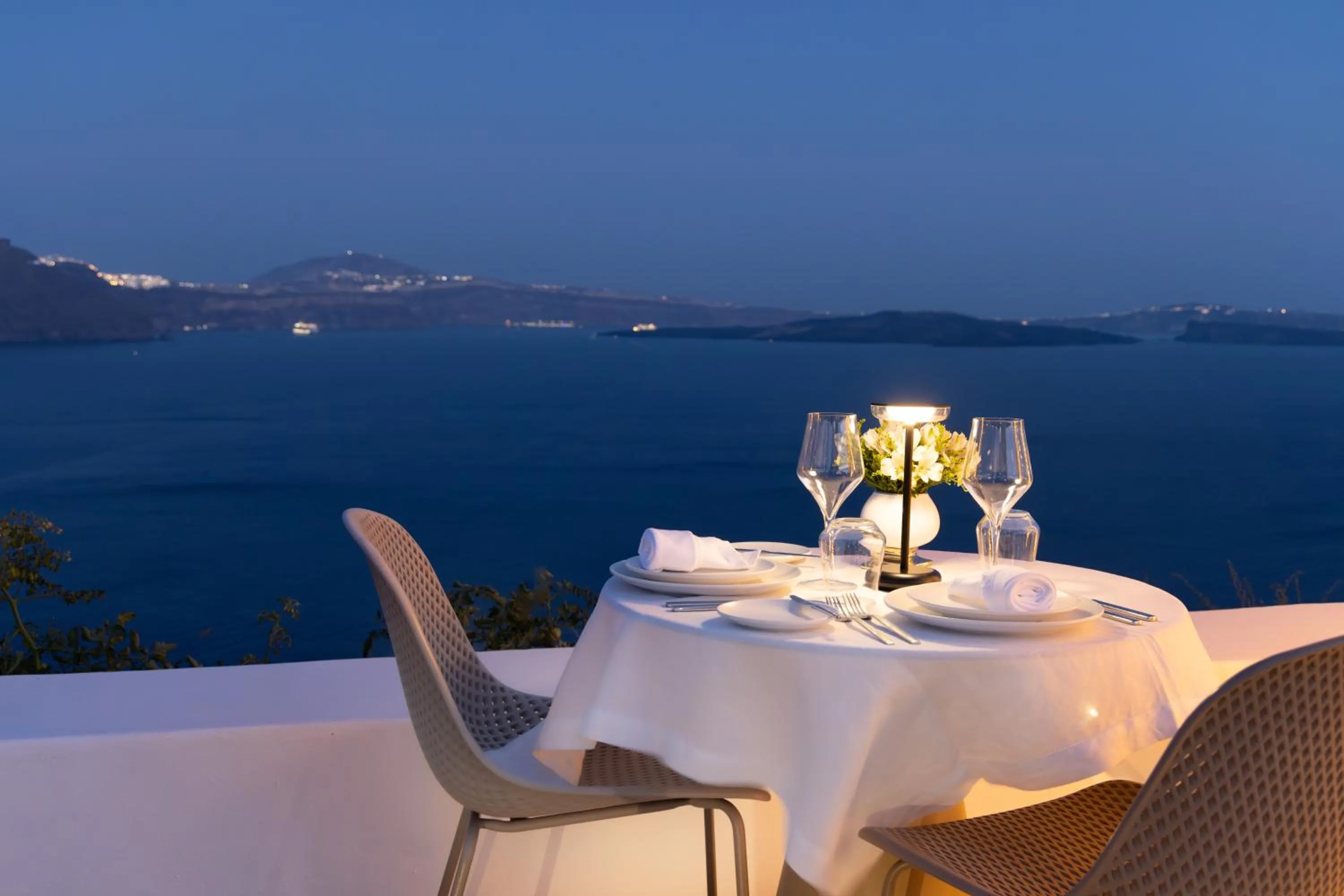 Restaurant/places to eat in Aspaki by Art Maisons