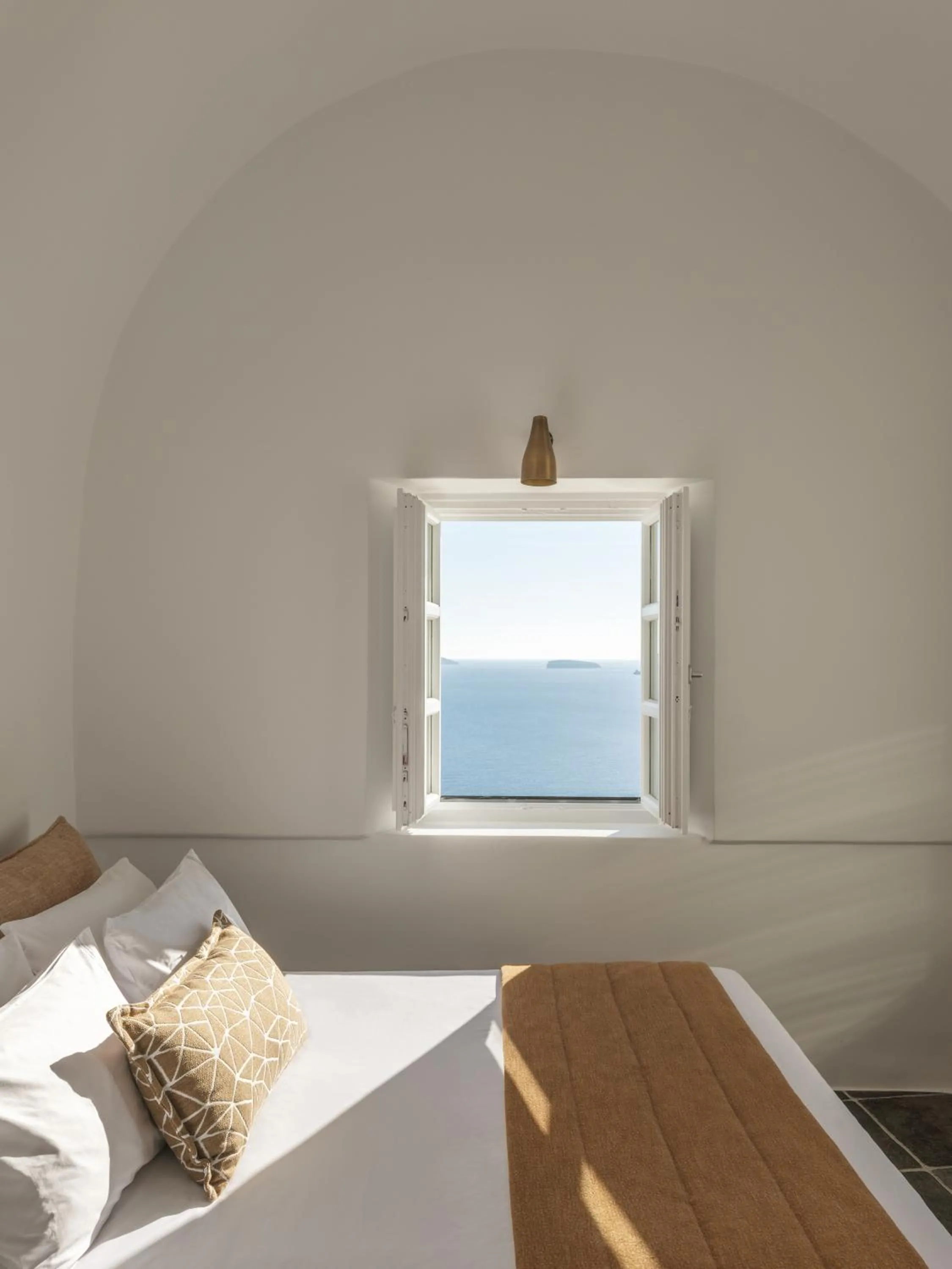 Bed in Aspaki by Art Maisons