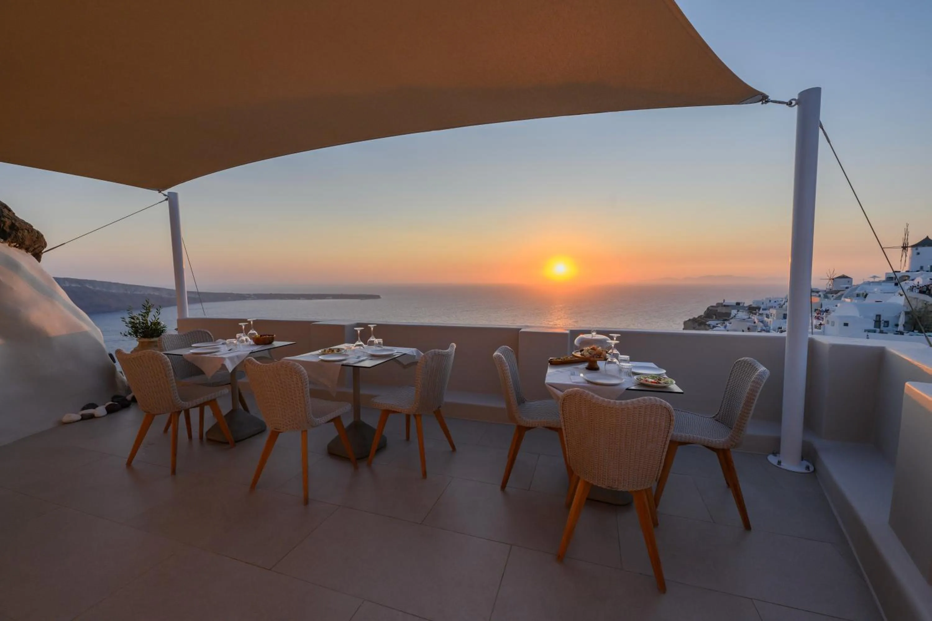 Balcony/Terrace in Aspaki by Art Maisons