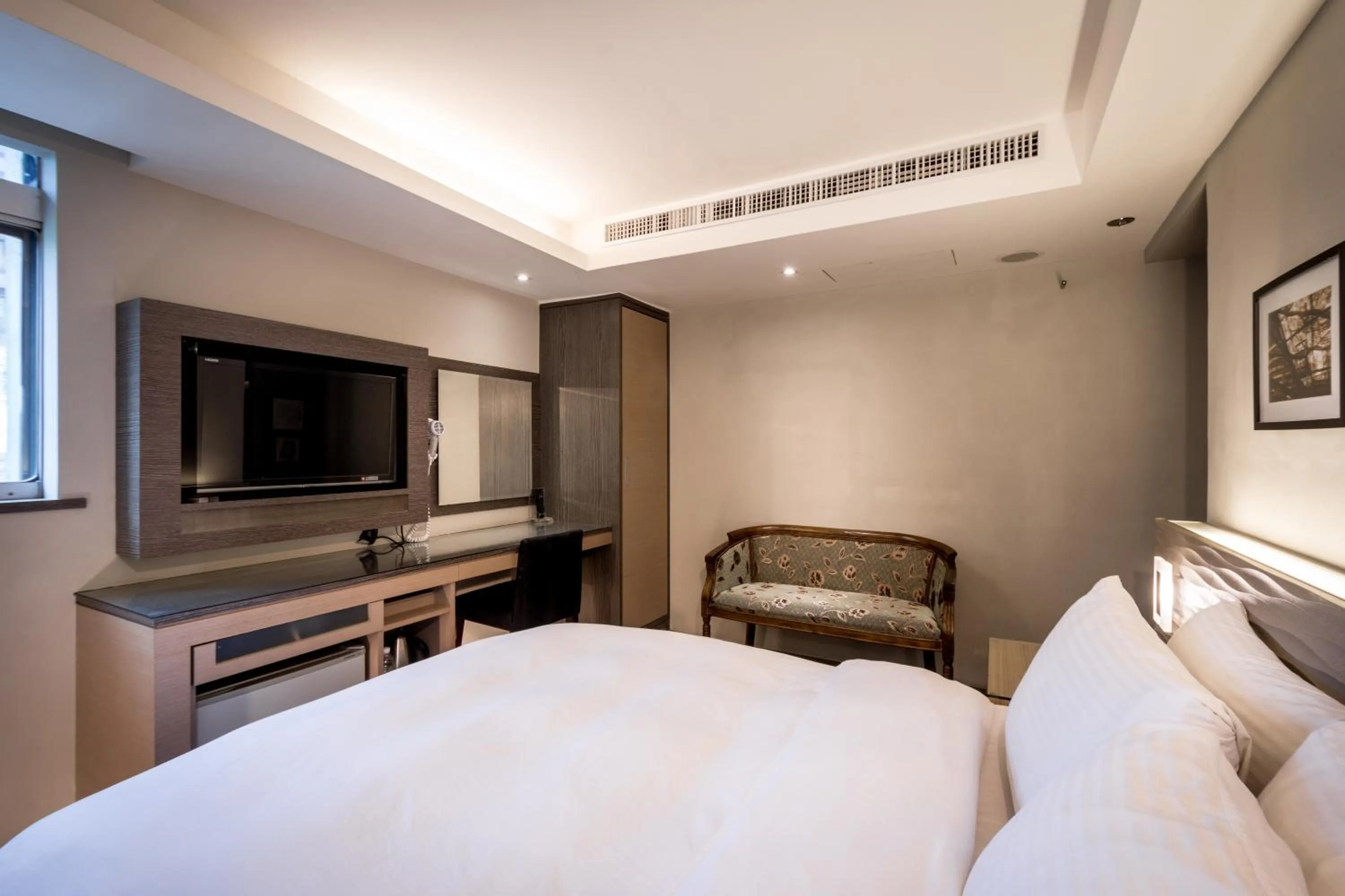 Photo of the whole room, Bed in Royal Garden Hotel