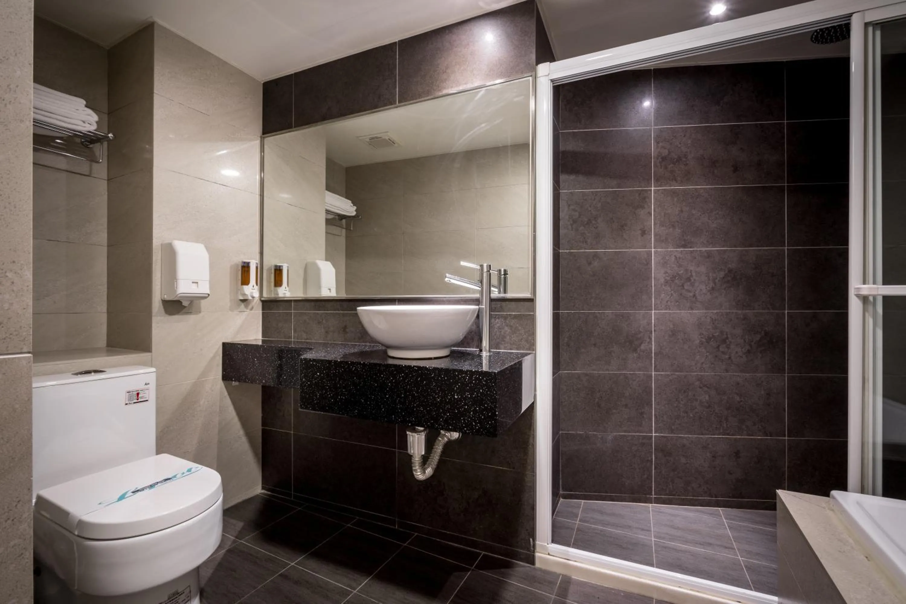 Shower in Royal Garden Hotel