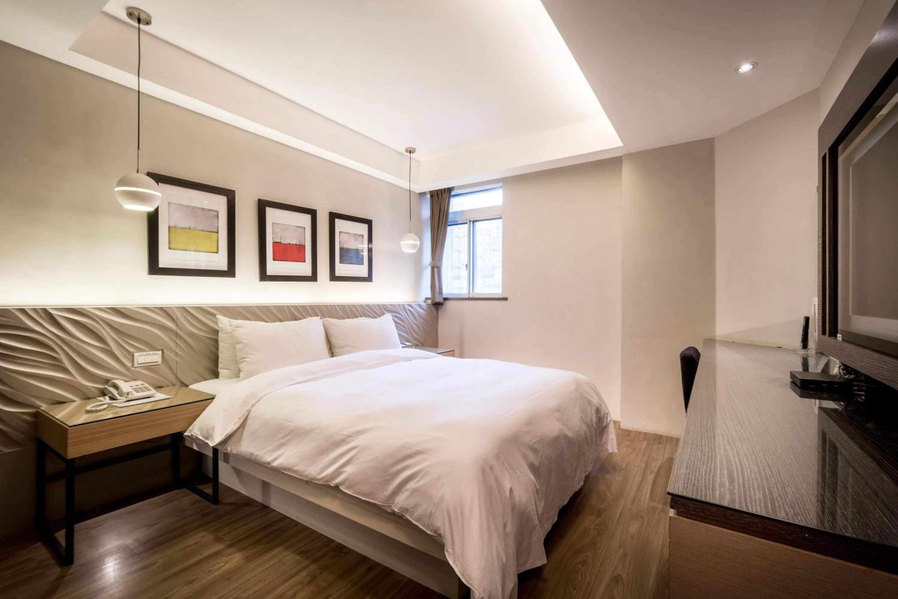 Photo of the whole room, Bed in Royal Garden Hotel