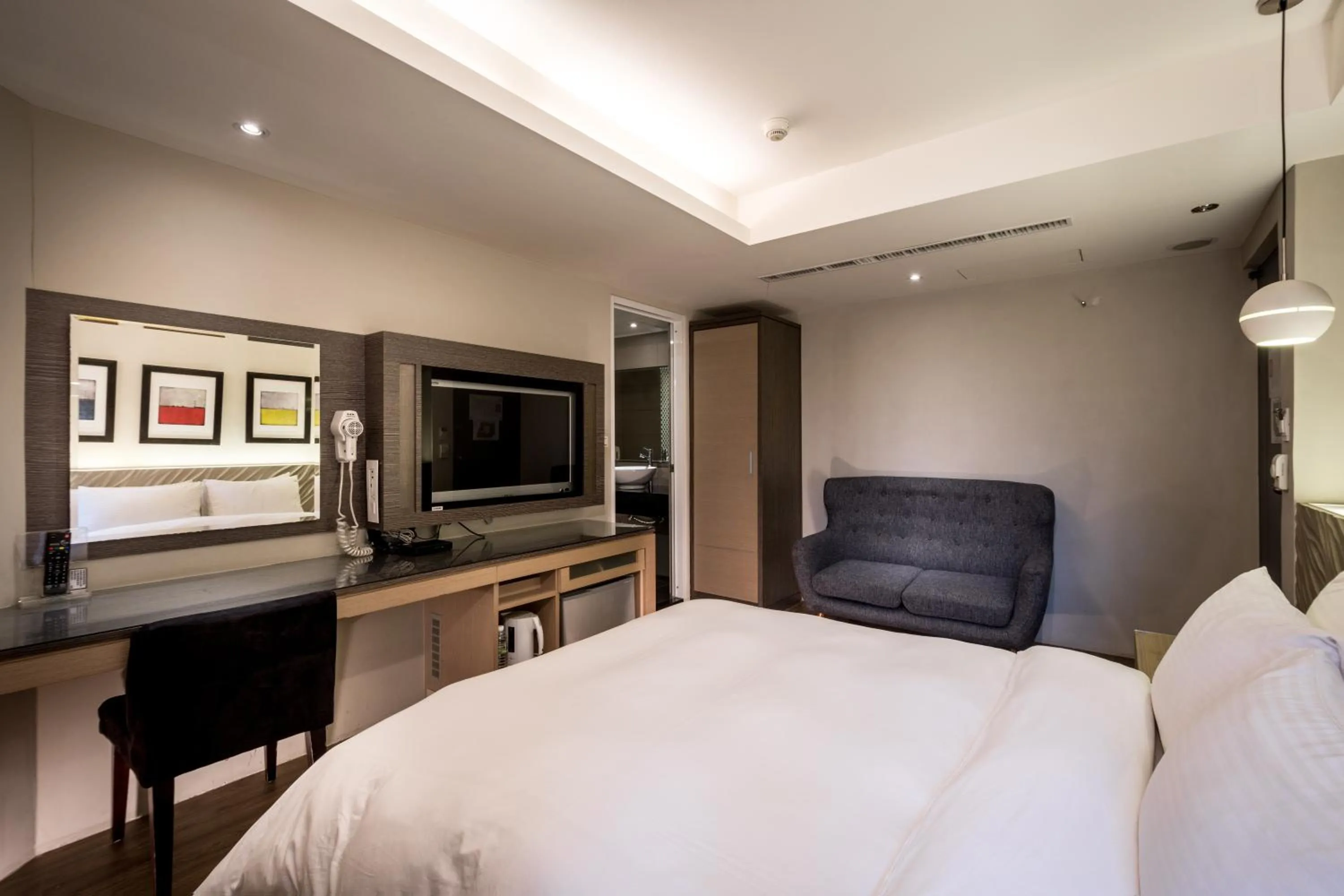 Photo of the whole room, Bed in Royal Garden Hotel