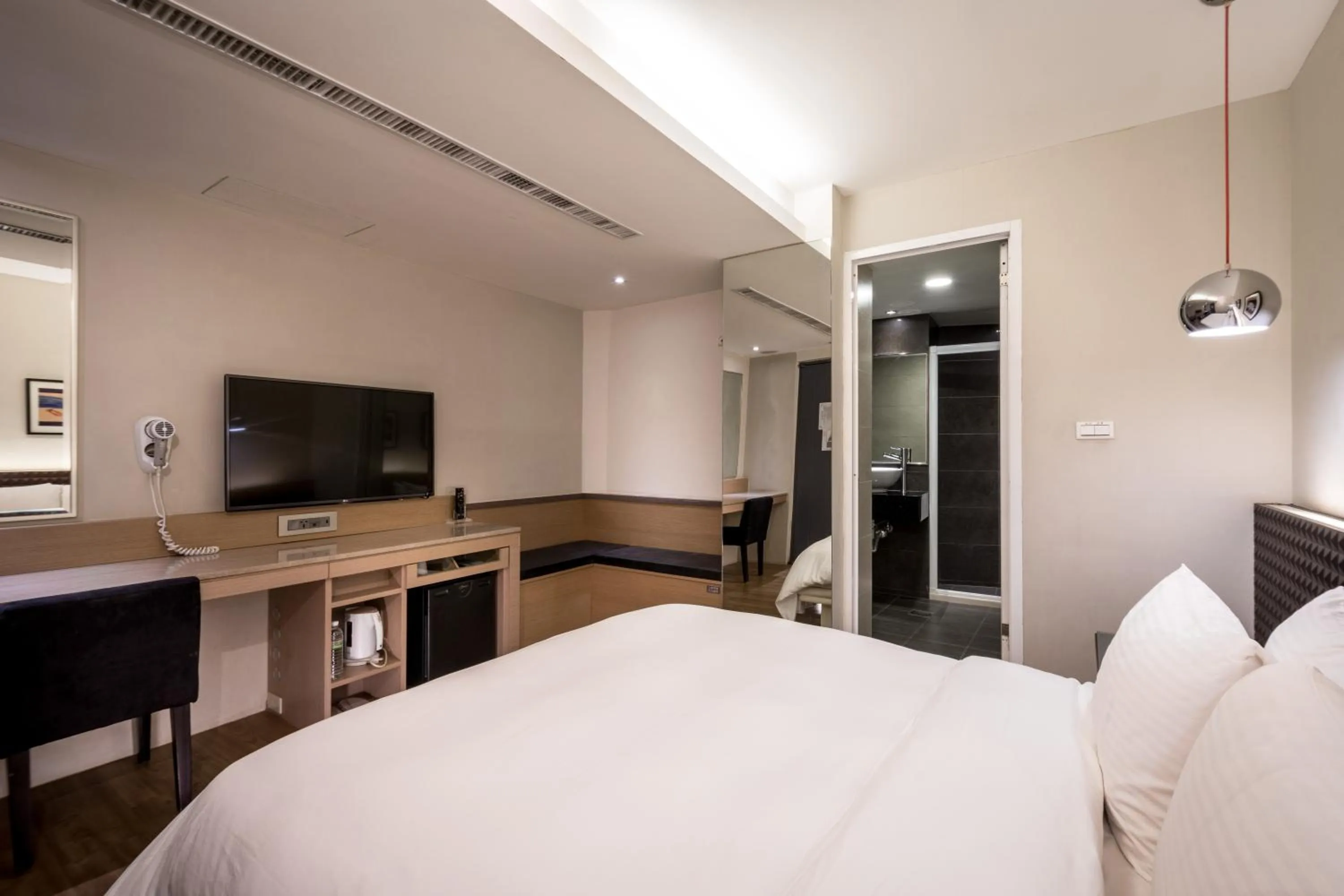 Photo of the whole room, Bed in Royal Garden Hotel