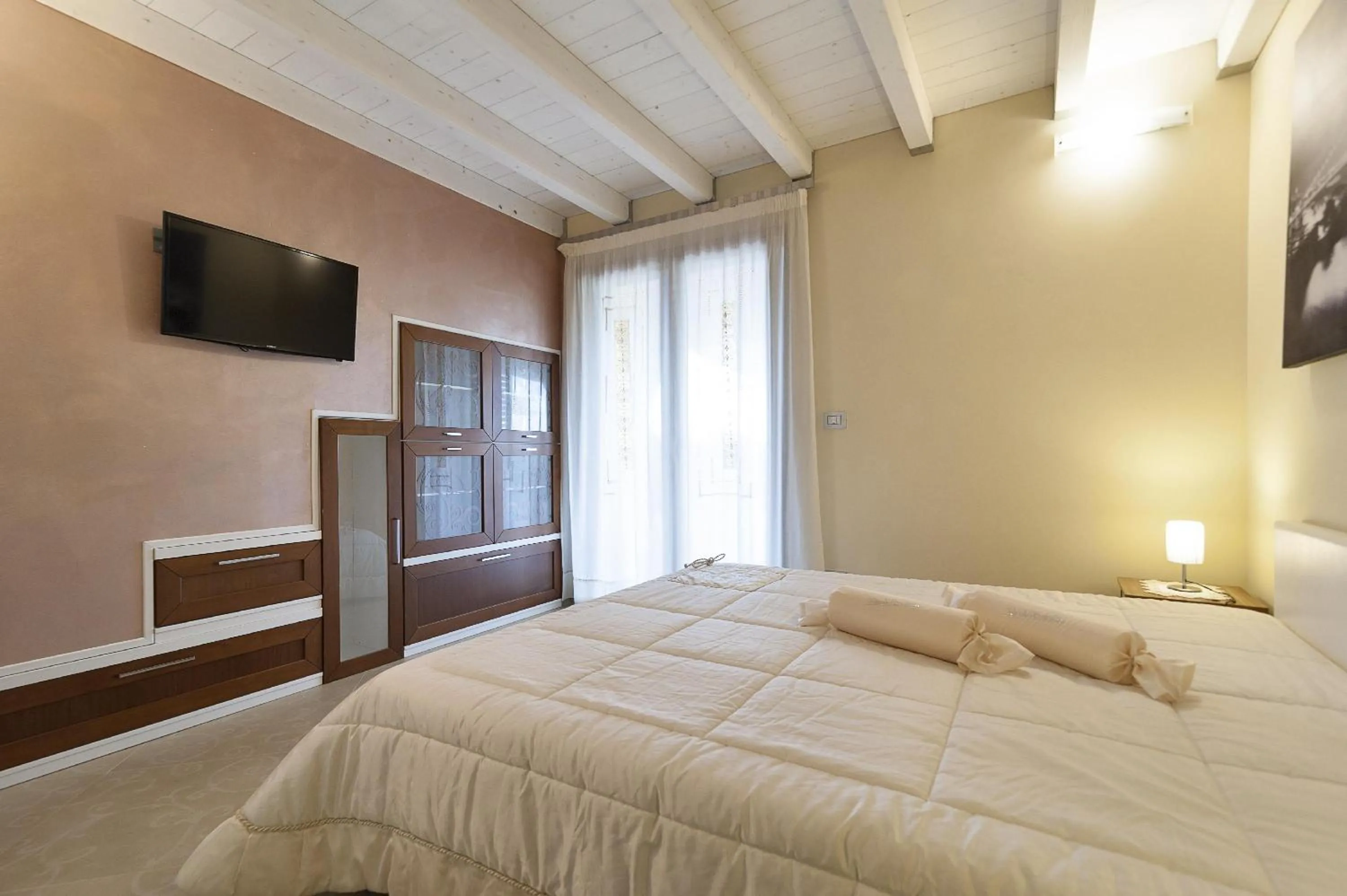 Bed in meadow luxury villa