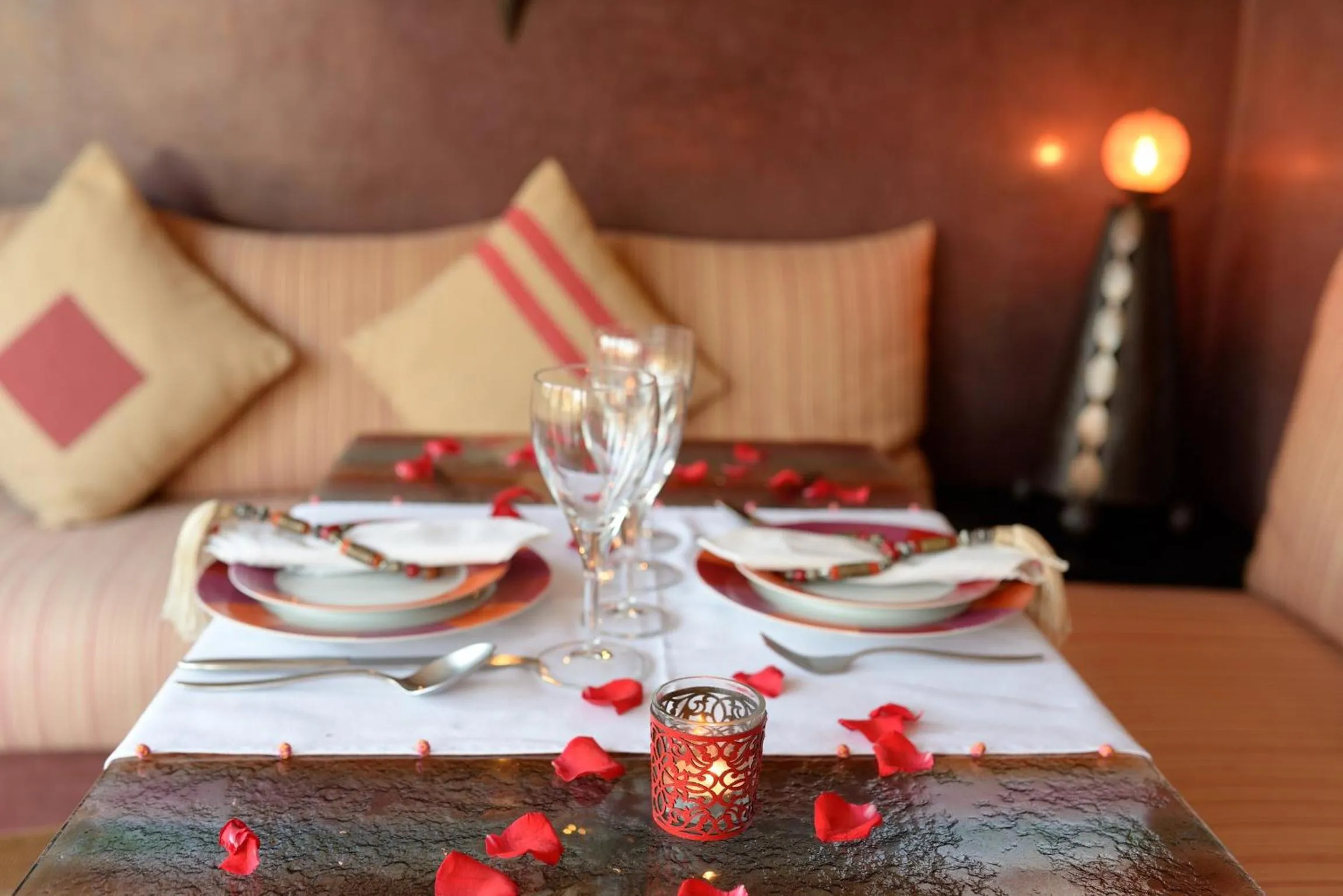 Restaurant/places to eat in Riad Azzar