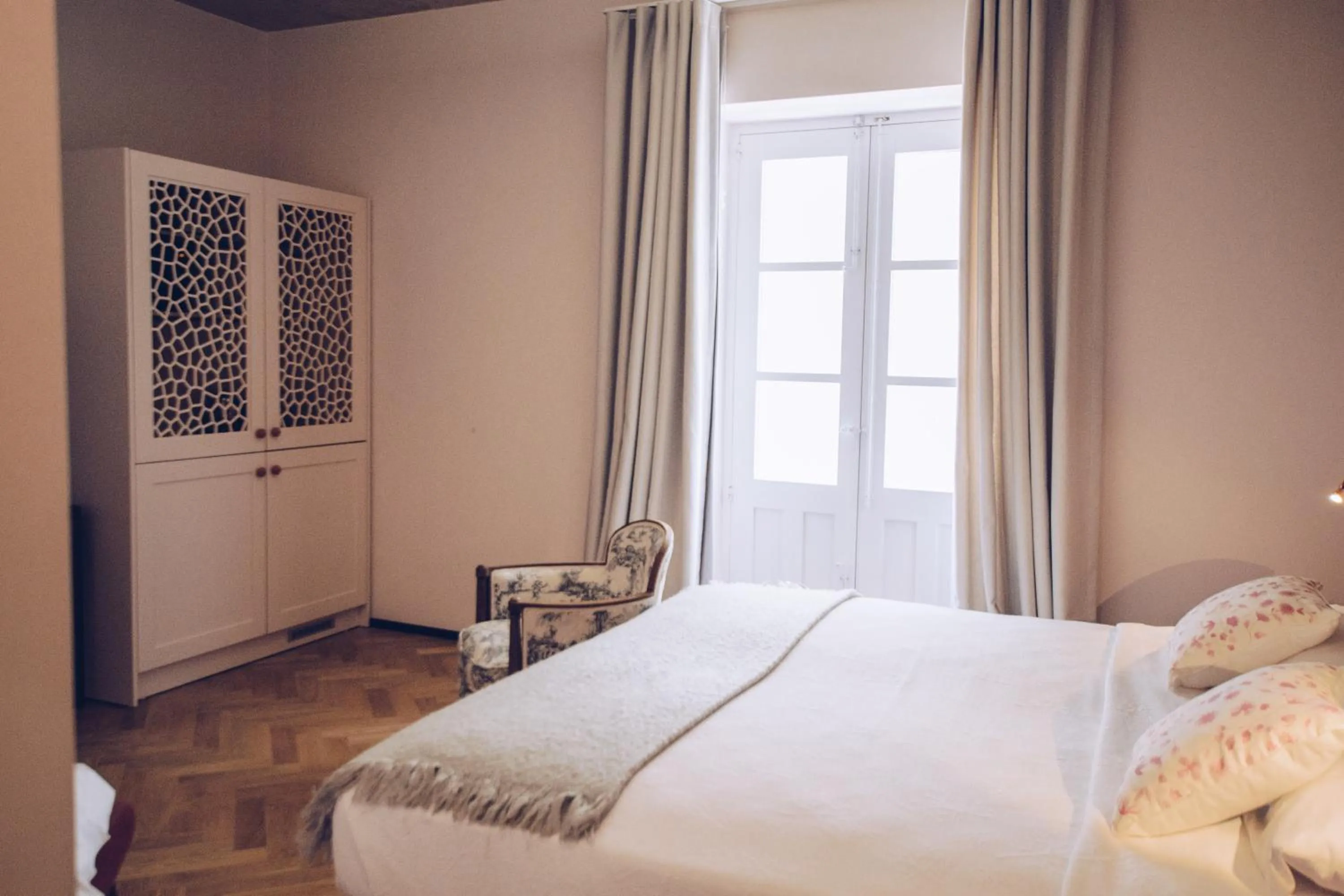 Coffee/tea facilities, Bed in Sally Port Suites