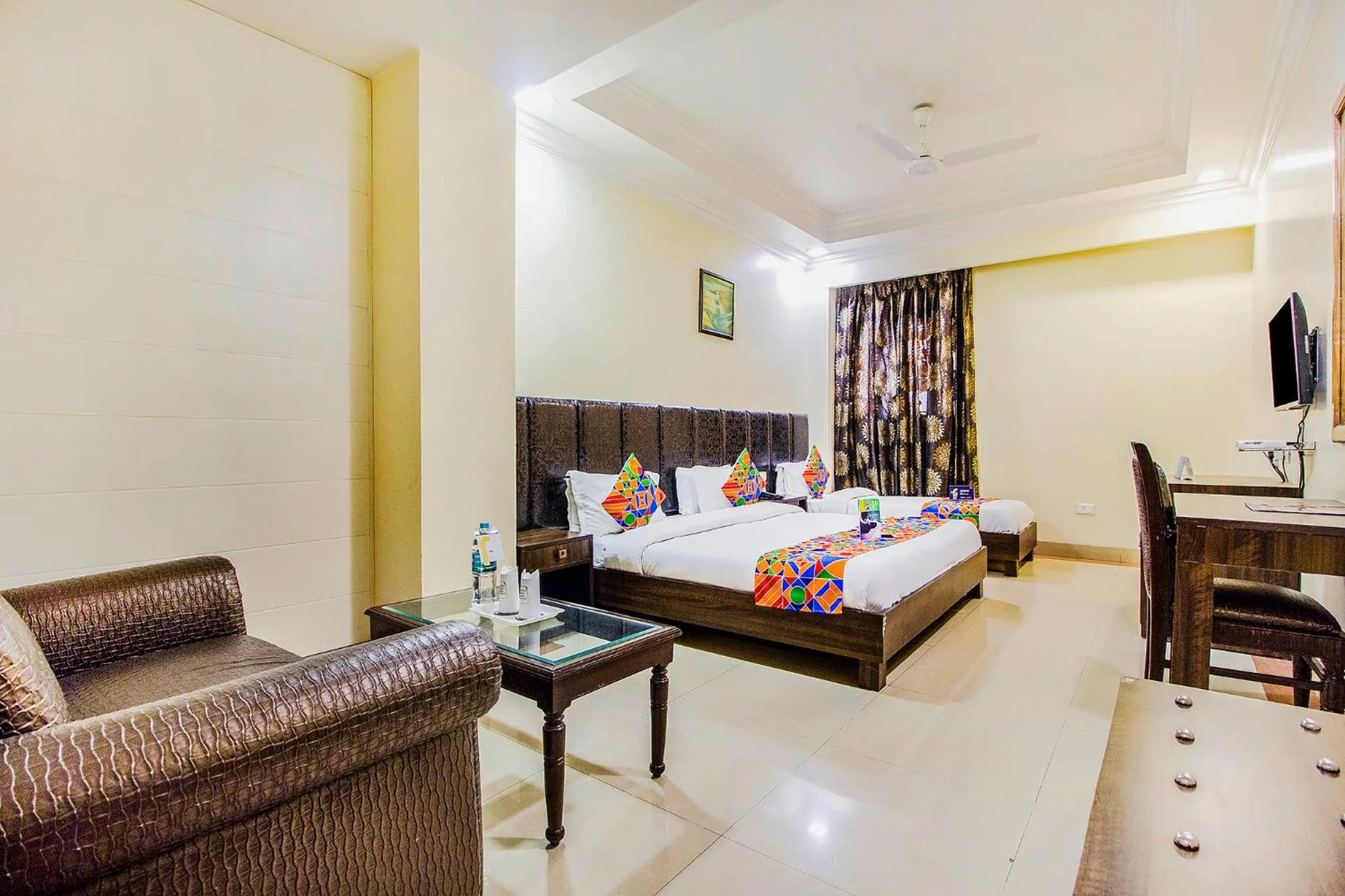 Communal lounge/ TV room, Bed in FabHotel Aaykay Model Town
