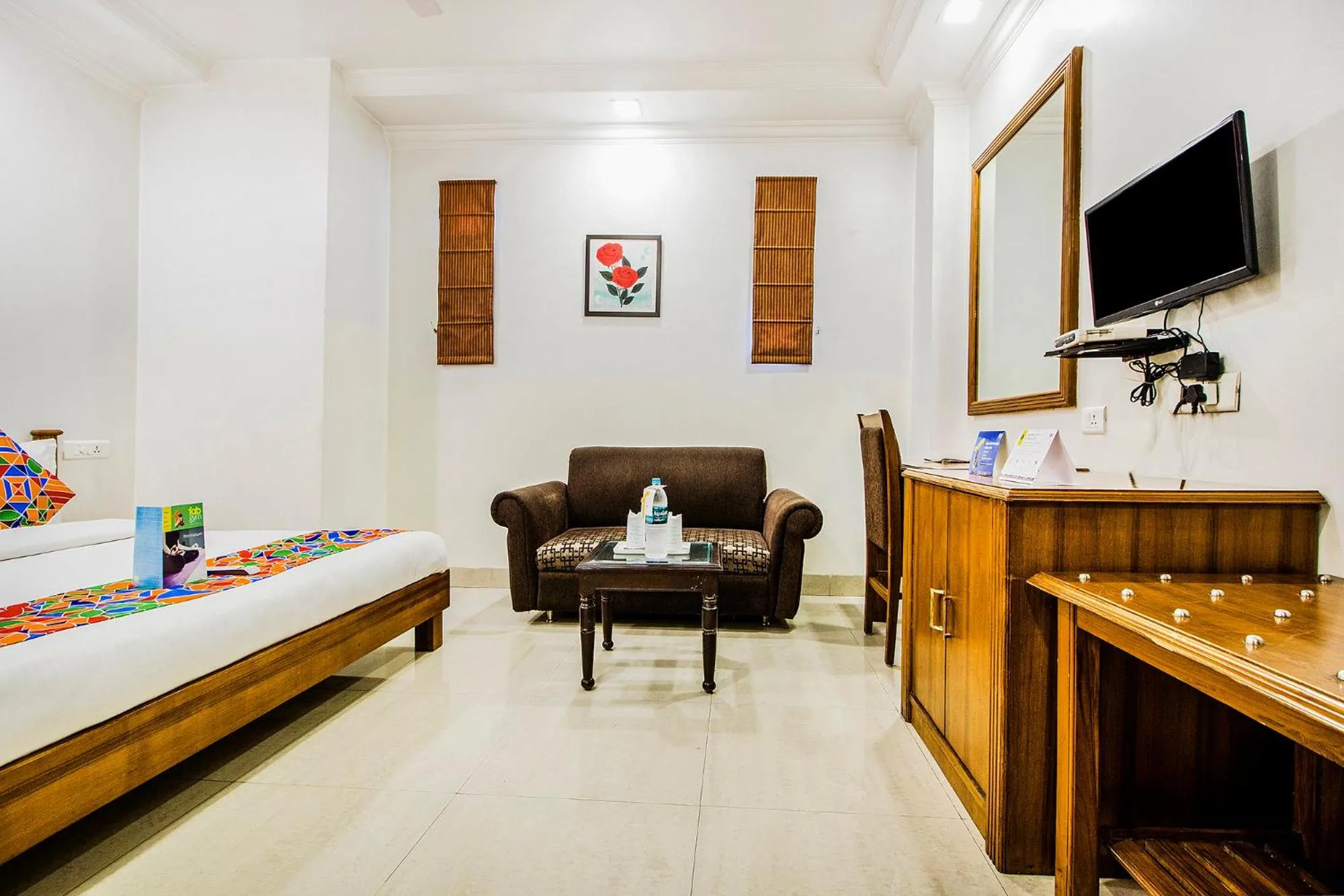 Communal lounge/ TV room, Bed in FabHotel Aaykay Model Town