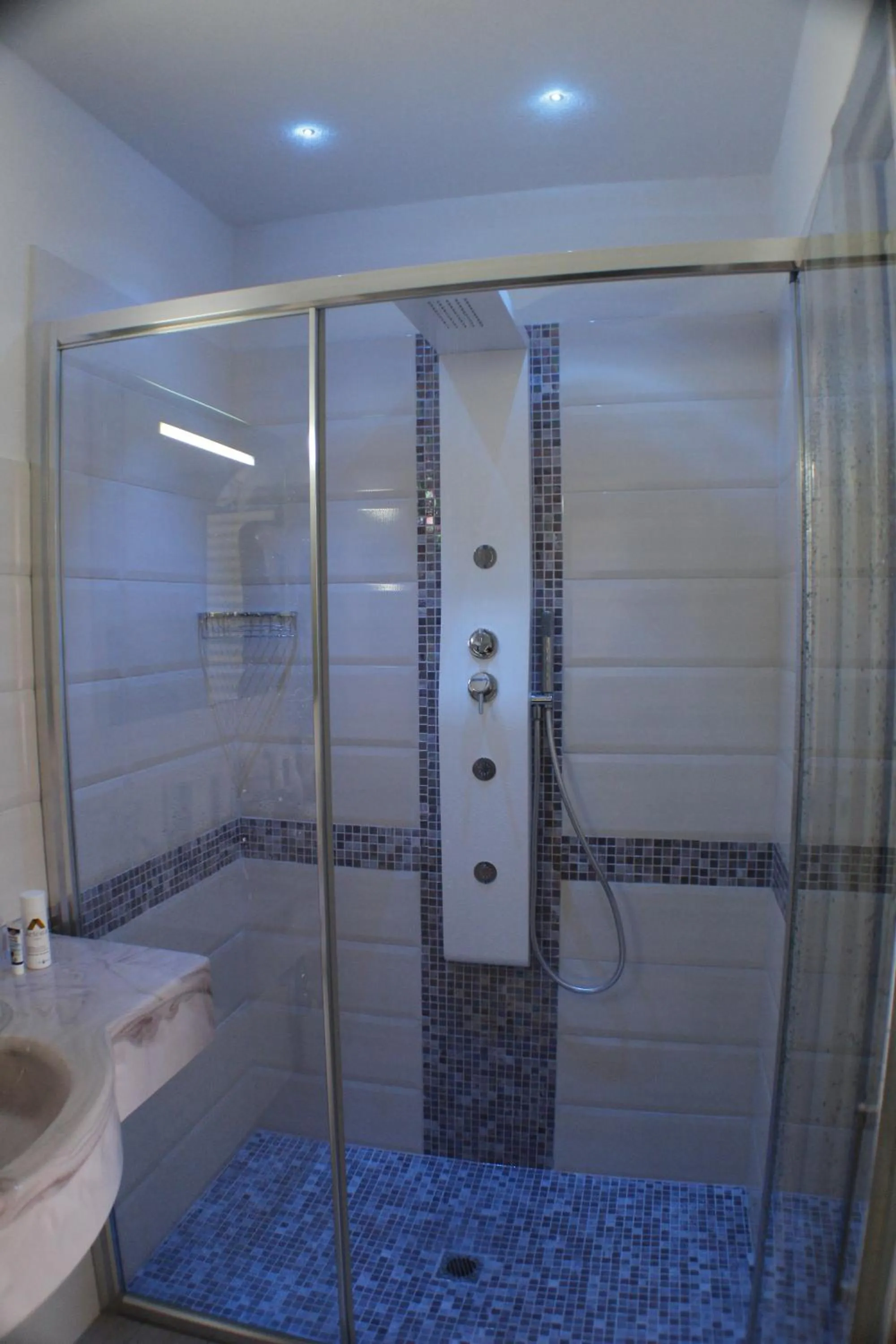 Shower in Hotel Adria