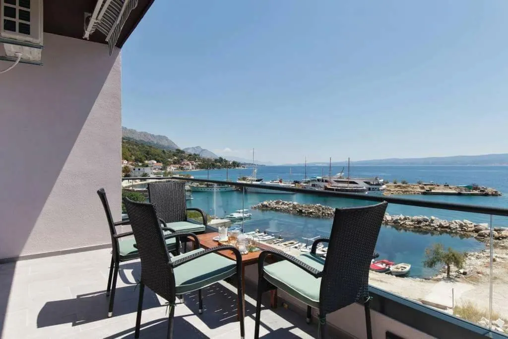 Facade/entrance in Apartments Romantica