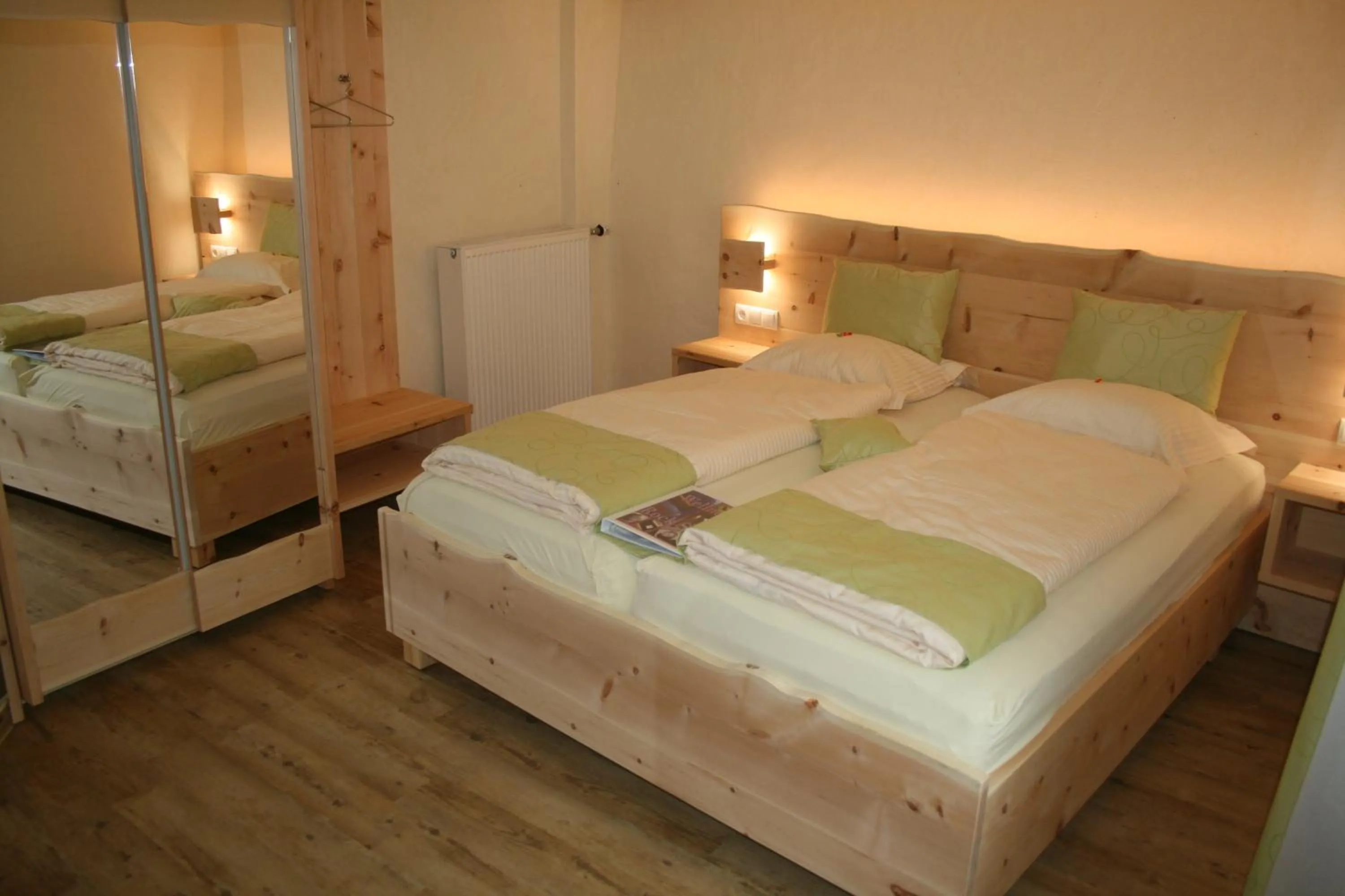 Photo of the whole room, Bed in Logis Gourmet & Relax Wellness Hotel De La Sure