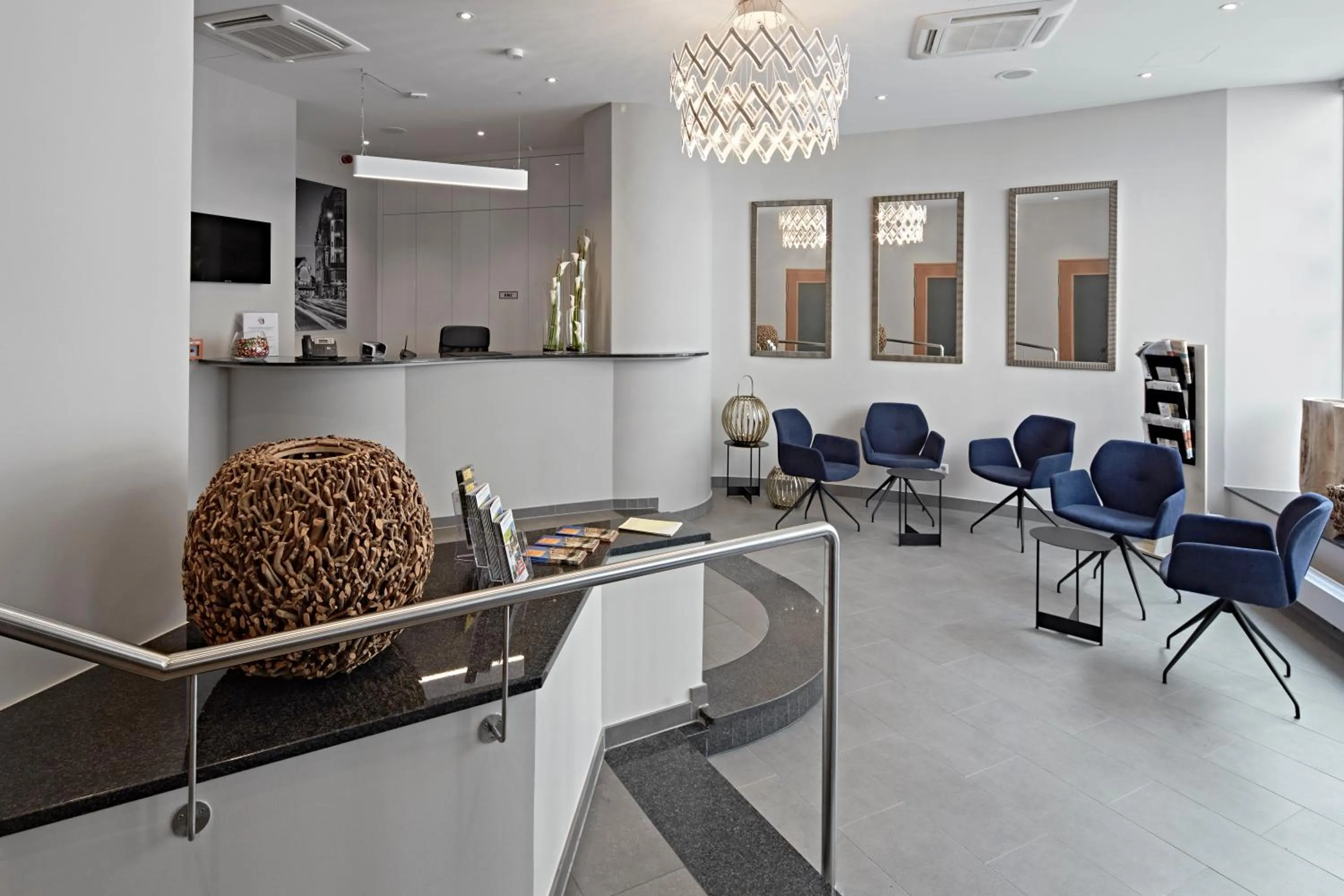 Lobby or reception in City Hotel