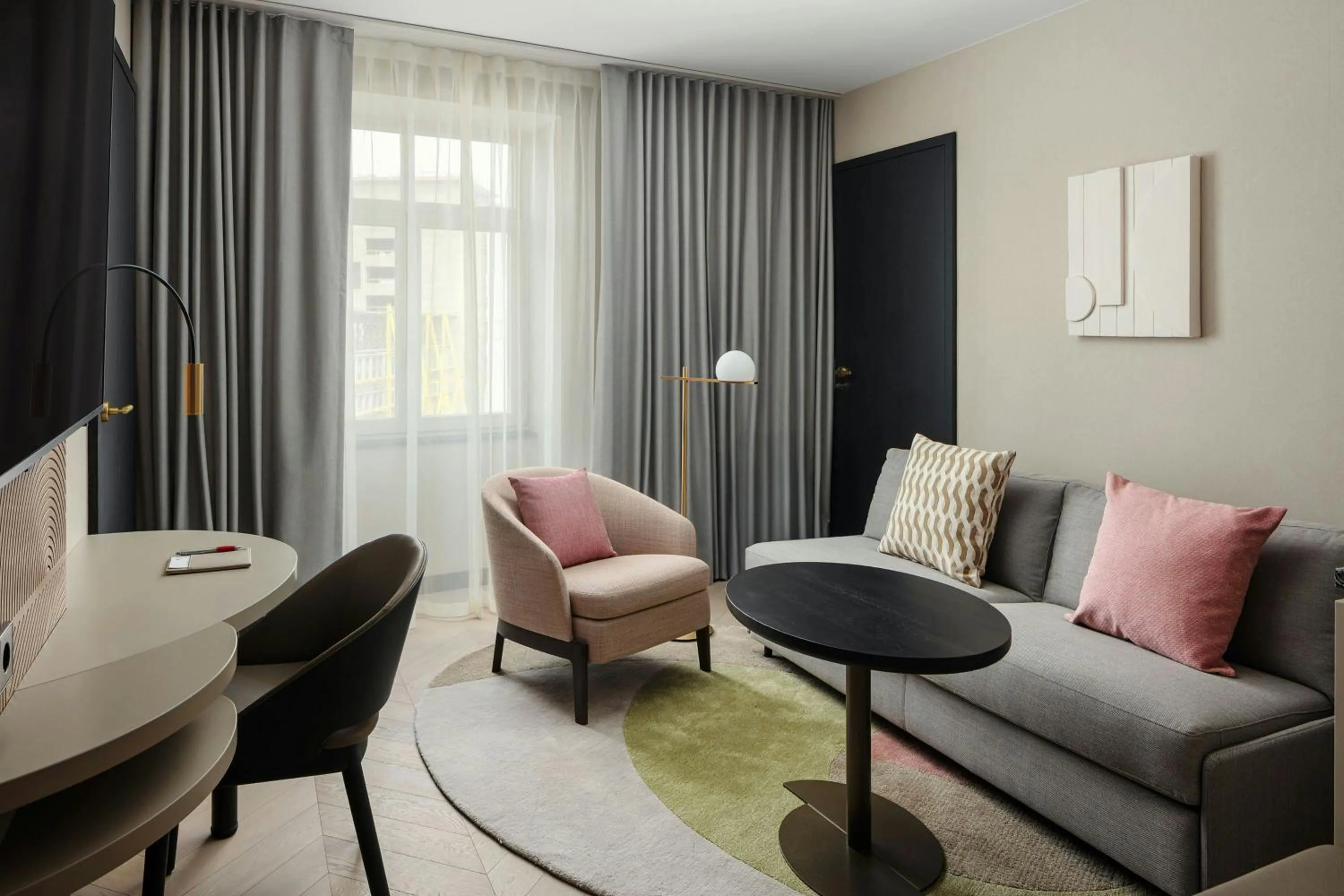 Photo of the whole room in Luxembourg Marriott Hotel Alfa