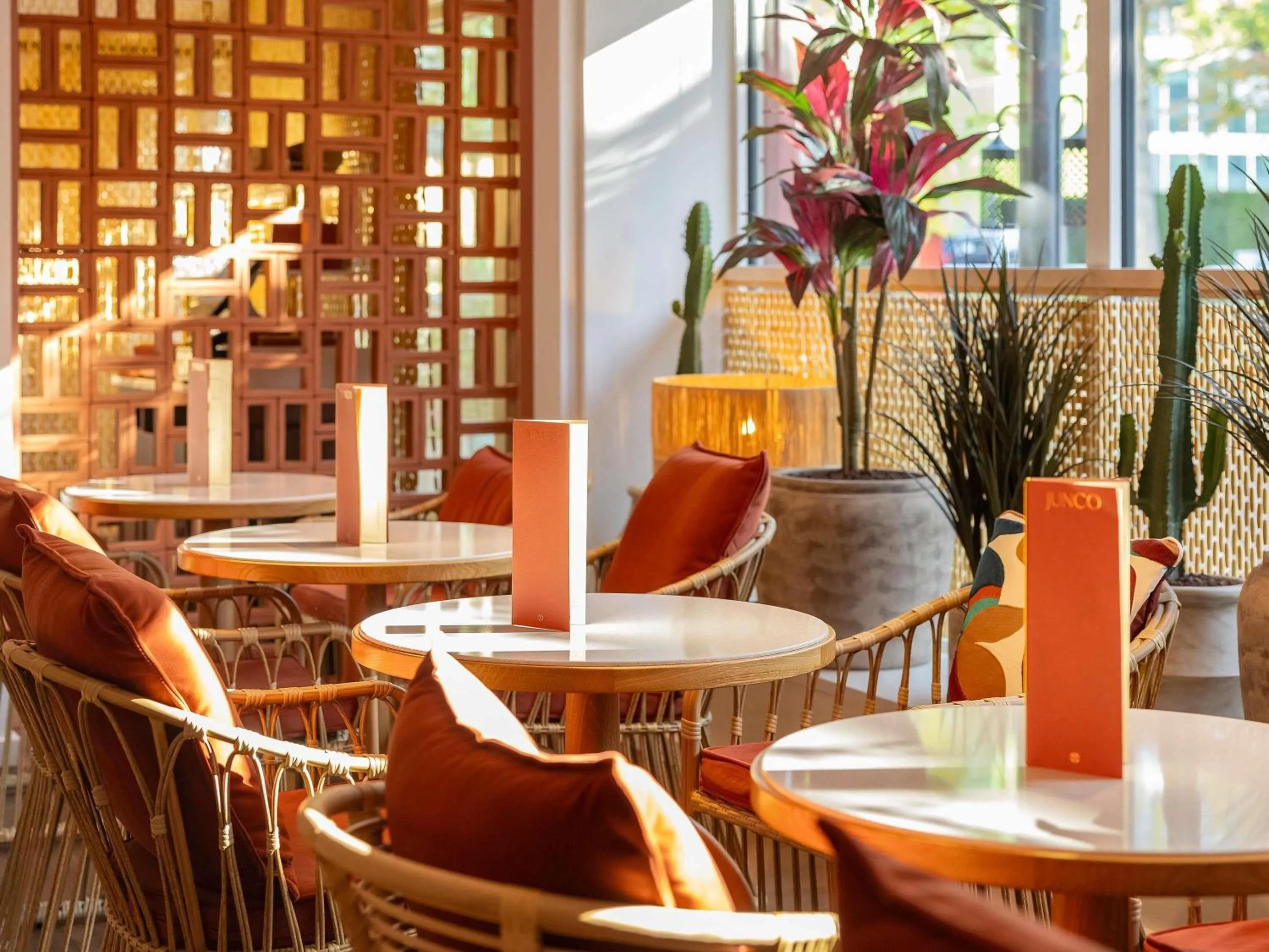 Lounge or bar in Novotel Luxembourg Kirchberg