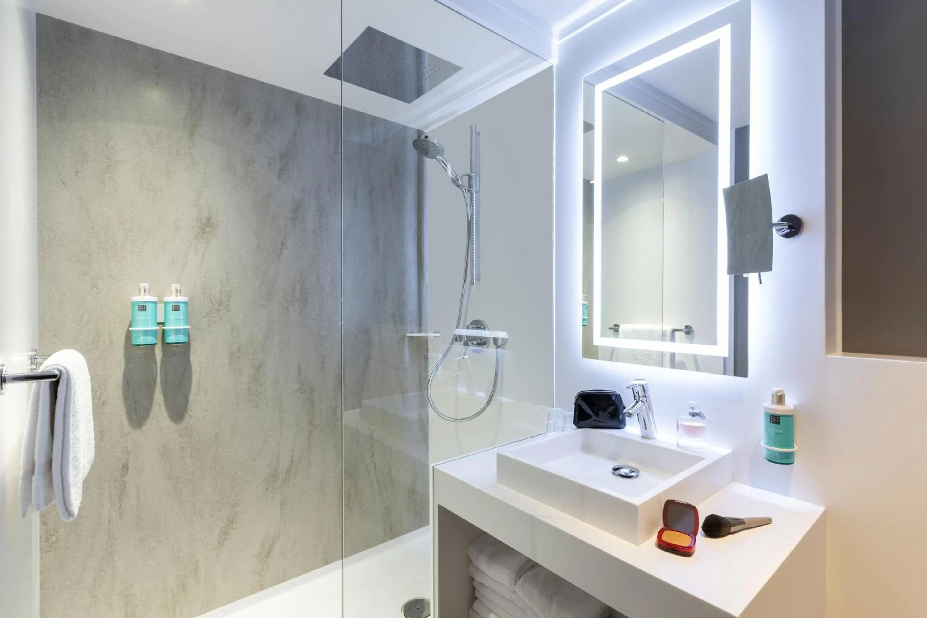 Bathroom in Novotel Luxembourg Kirchberg