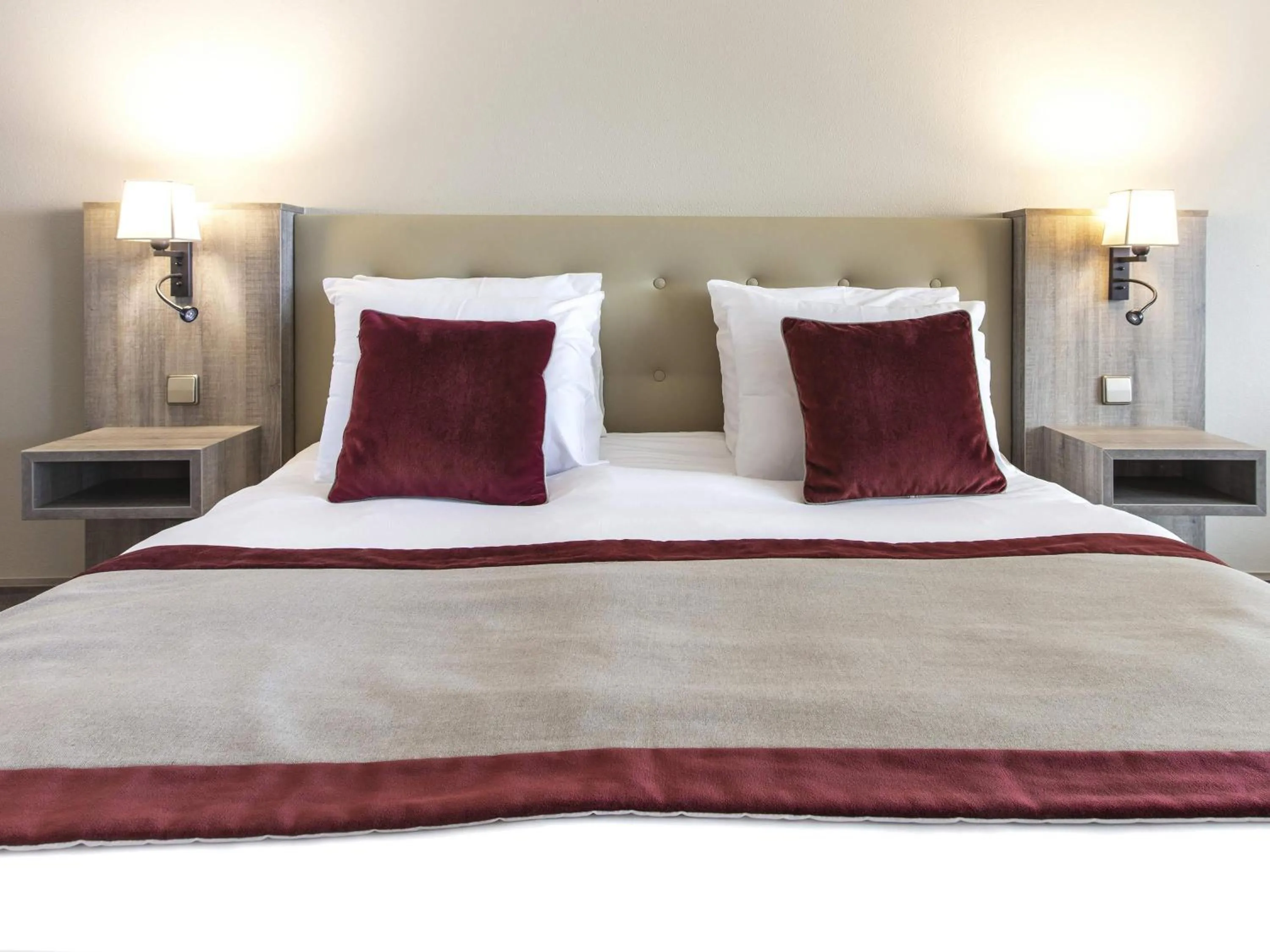 Bedroom, Bed in Mercure Luxembourg Kikuoka Golf & Spa