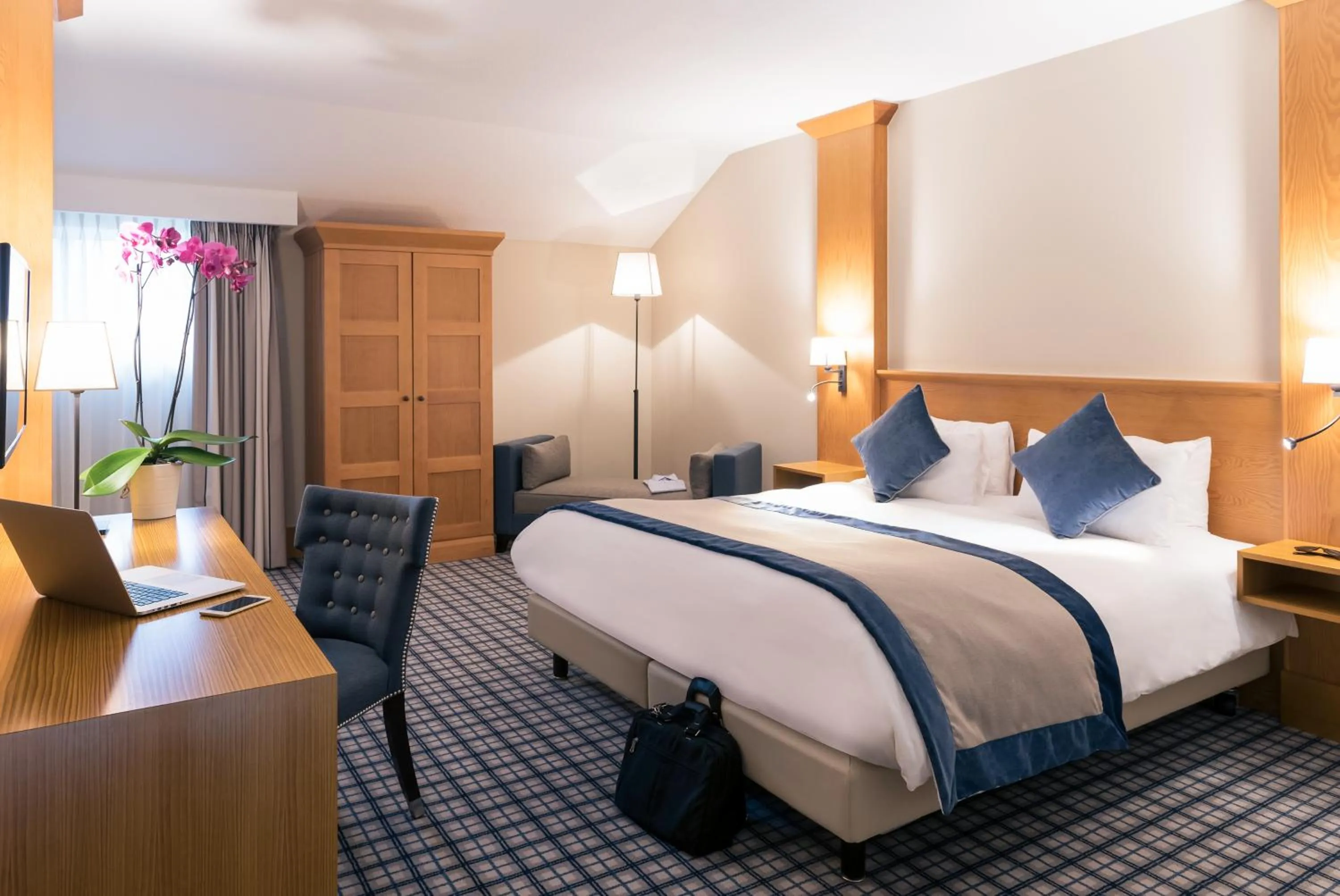 Day, Bed in Mercure Luxembourg Kikuoka Golf & Spa