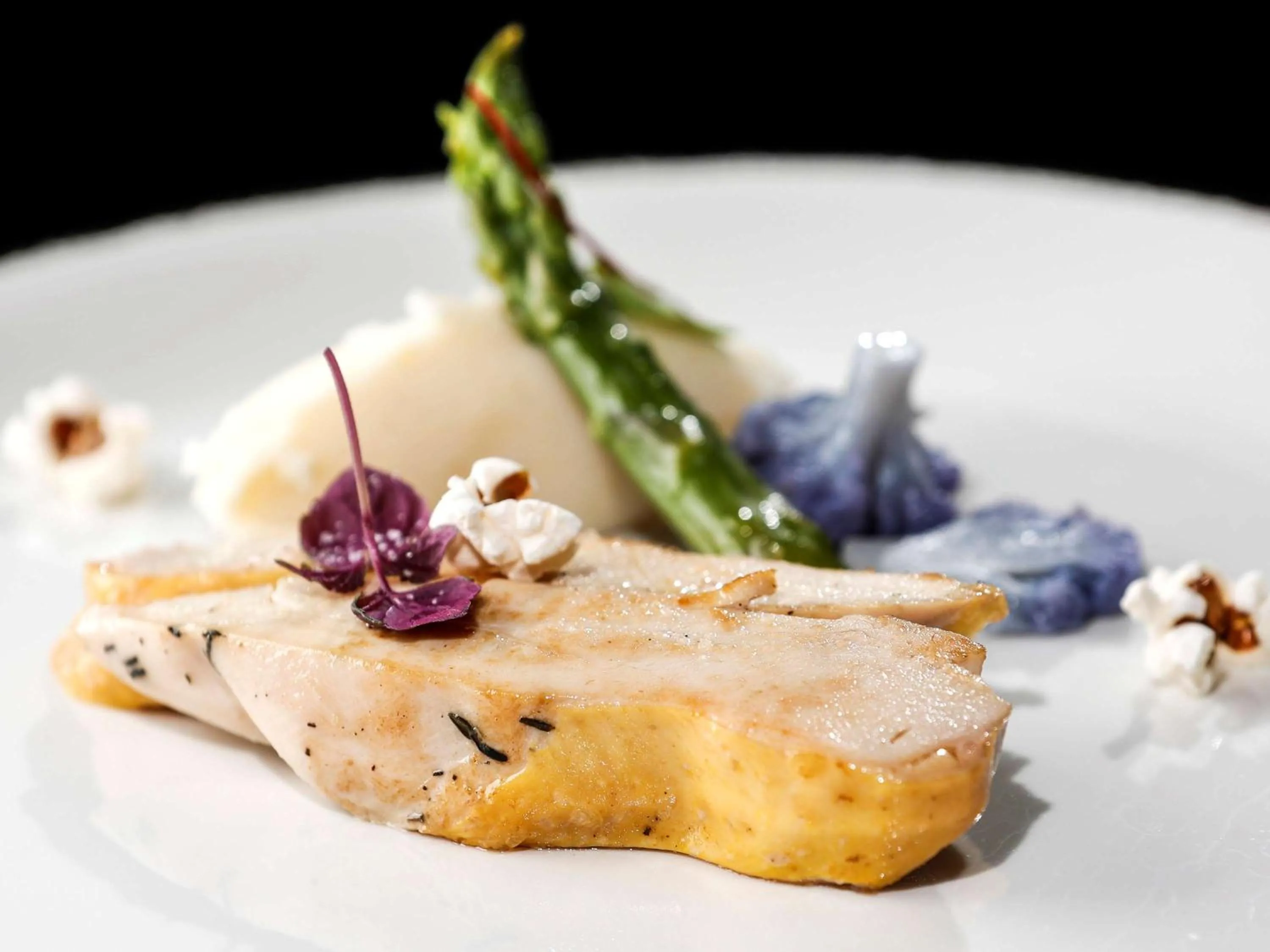 Restaurant/places to eat in Mercure Luxembourg Kikuoka Golf & Spa