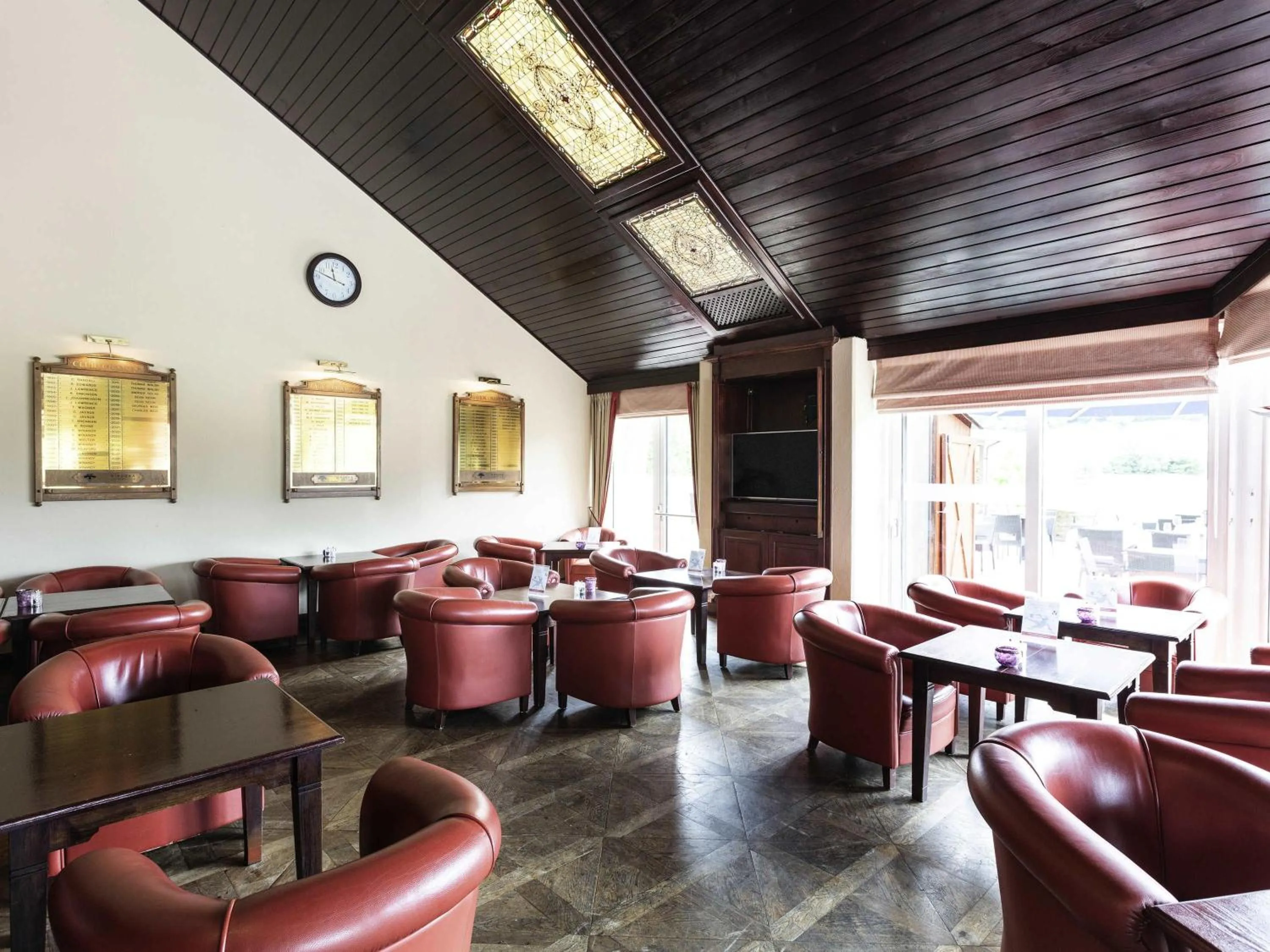 Lounge or bar in Mercure Luxembourg Kikuoka Golf & Spa