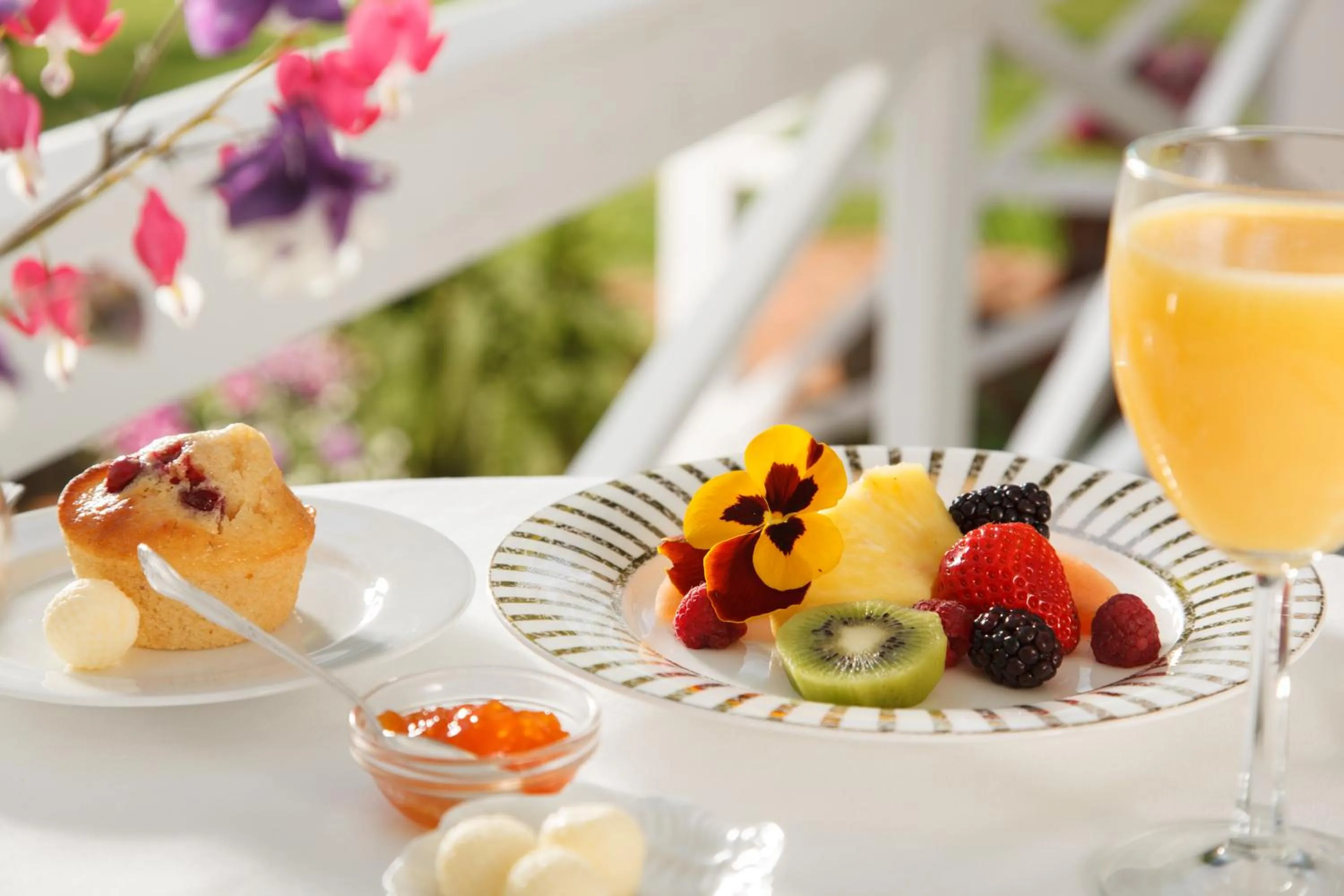 American breakfast in The Inn & Tavern at Meander