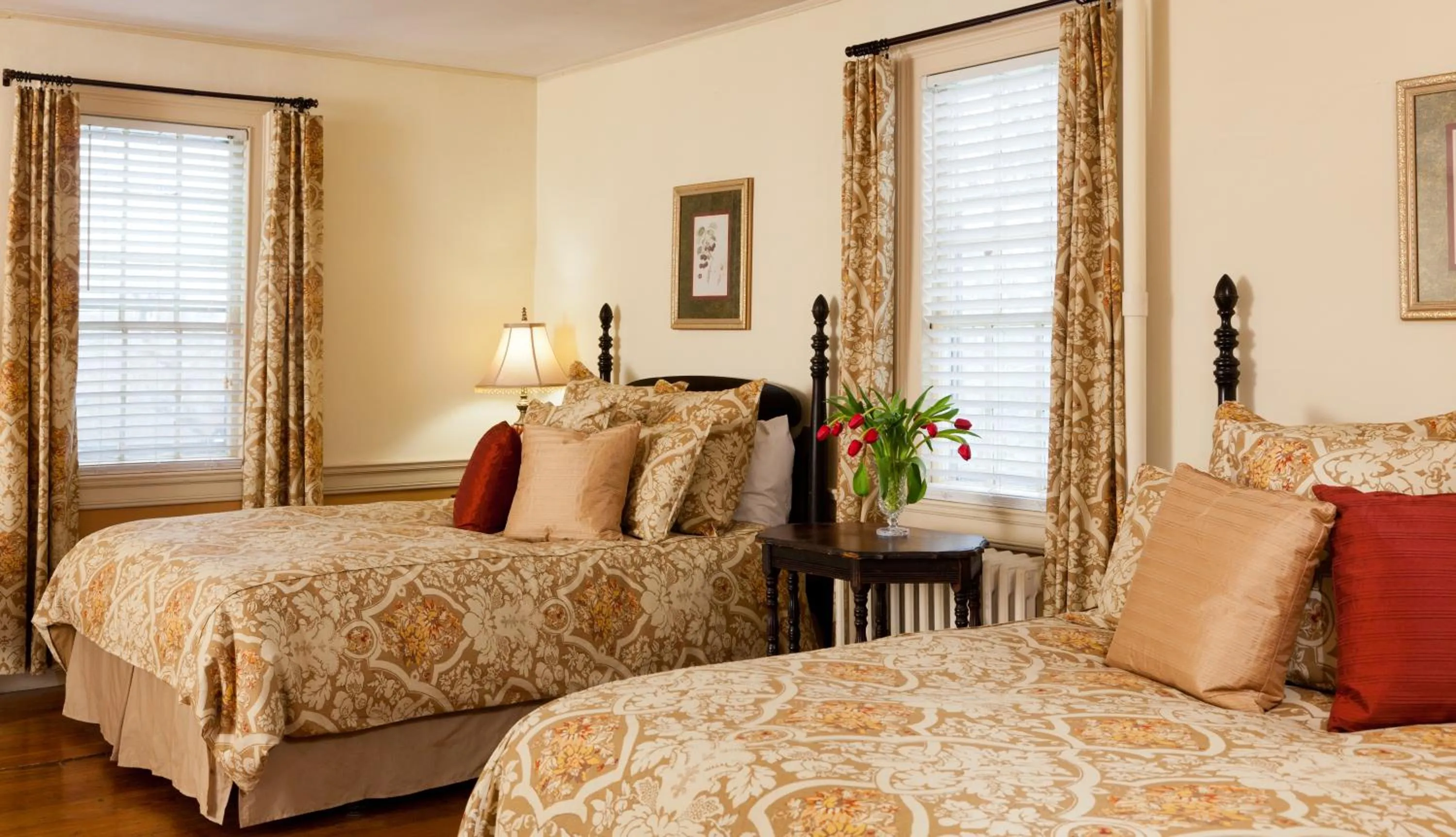 Bedroom, Bed in The Inn & Tavern at Meander