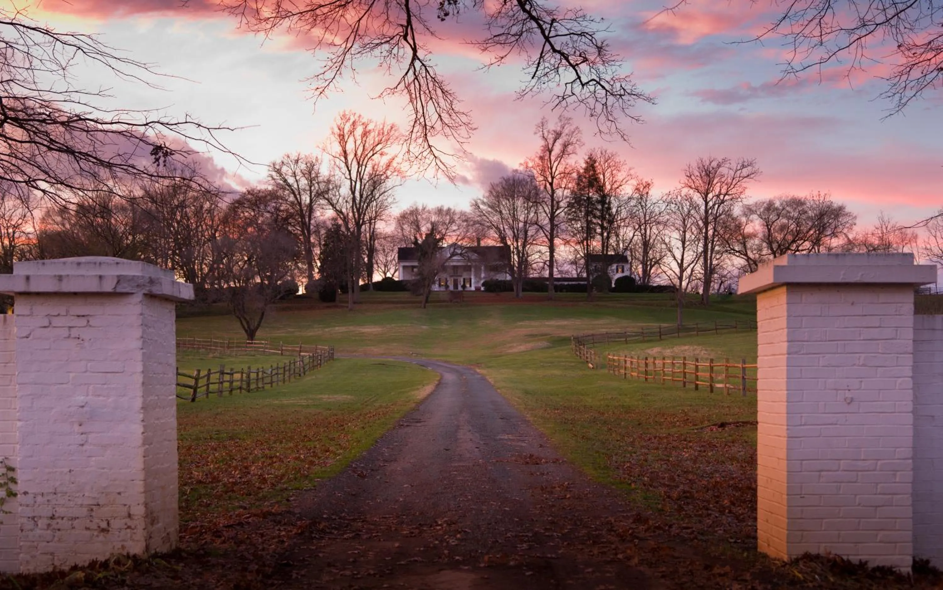 Facade/entrance in The Inn & Tavern at Meander