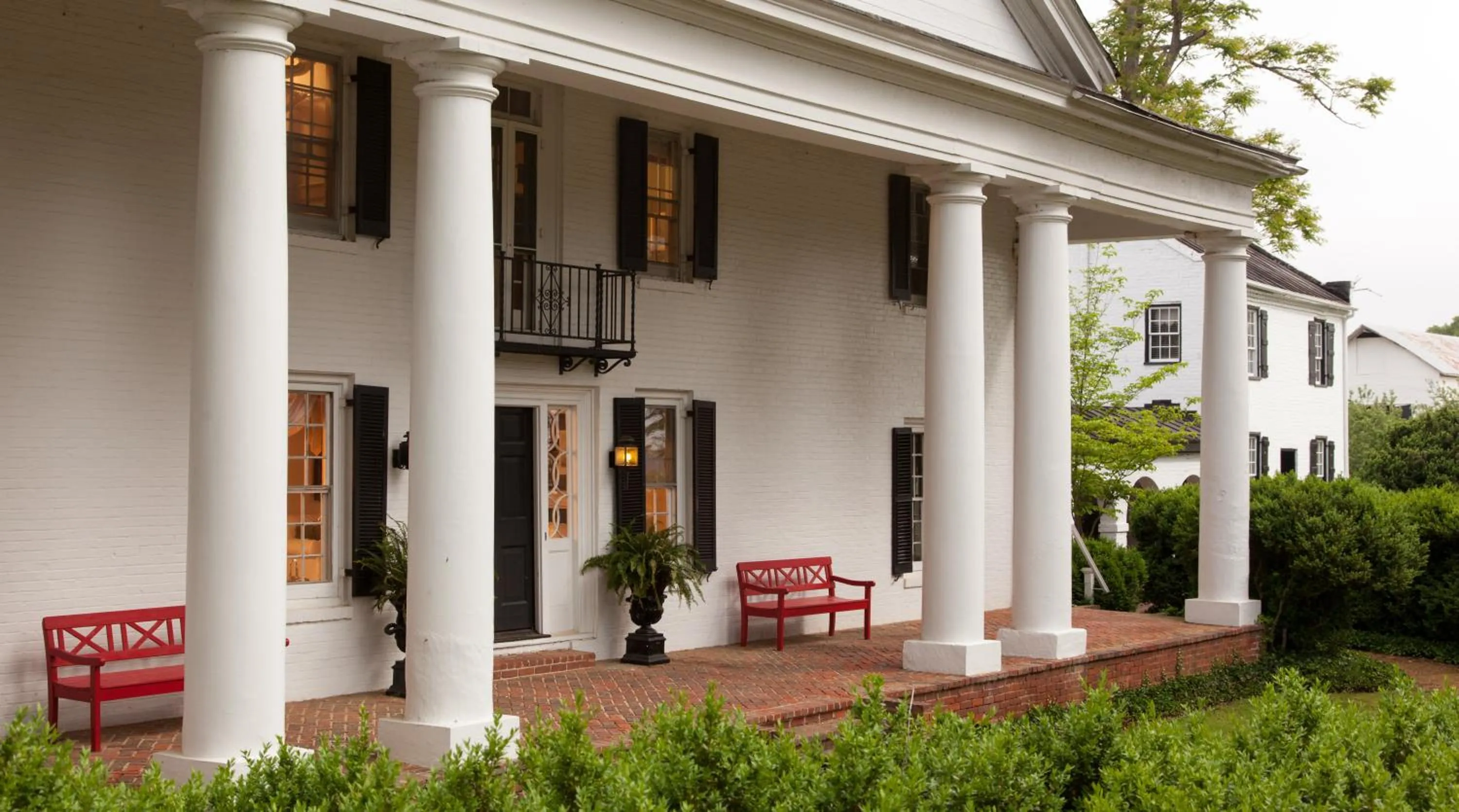 Facade/entrance in The Inn & Tavern at Meander