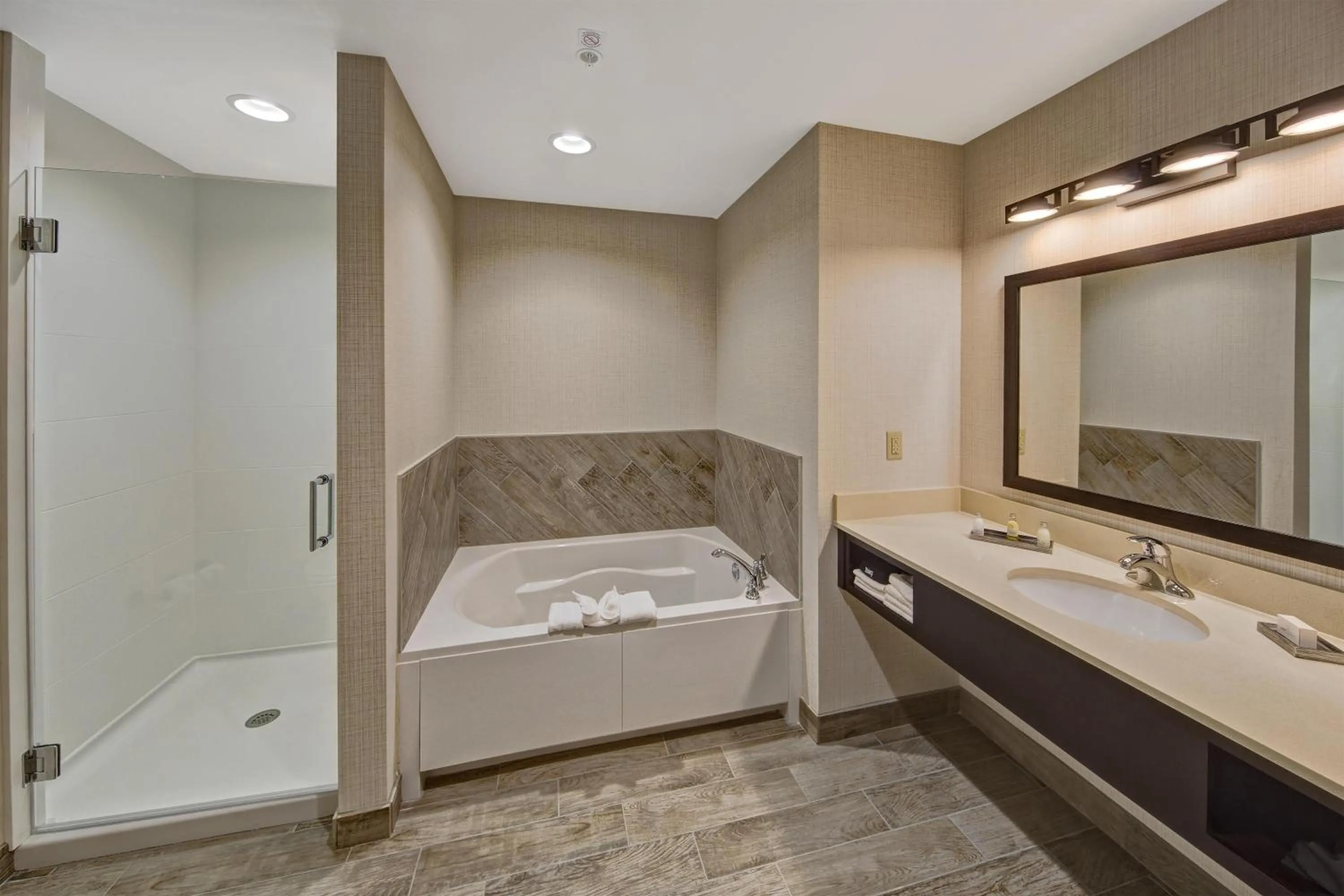 Bathroom, Bed in Black Fox Lodge Pigeon Forge, Tapestry Collection by Hilton