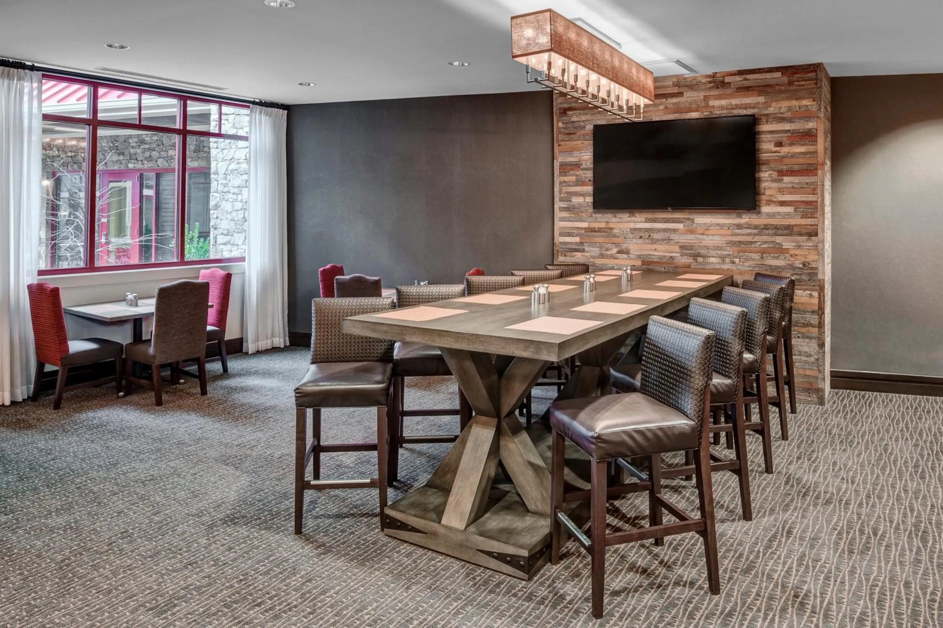 Communal lounge/ TV room in Black Fox Lodge Pigeon Forge, Tapestry Collection by Hilton