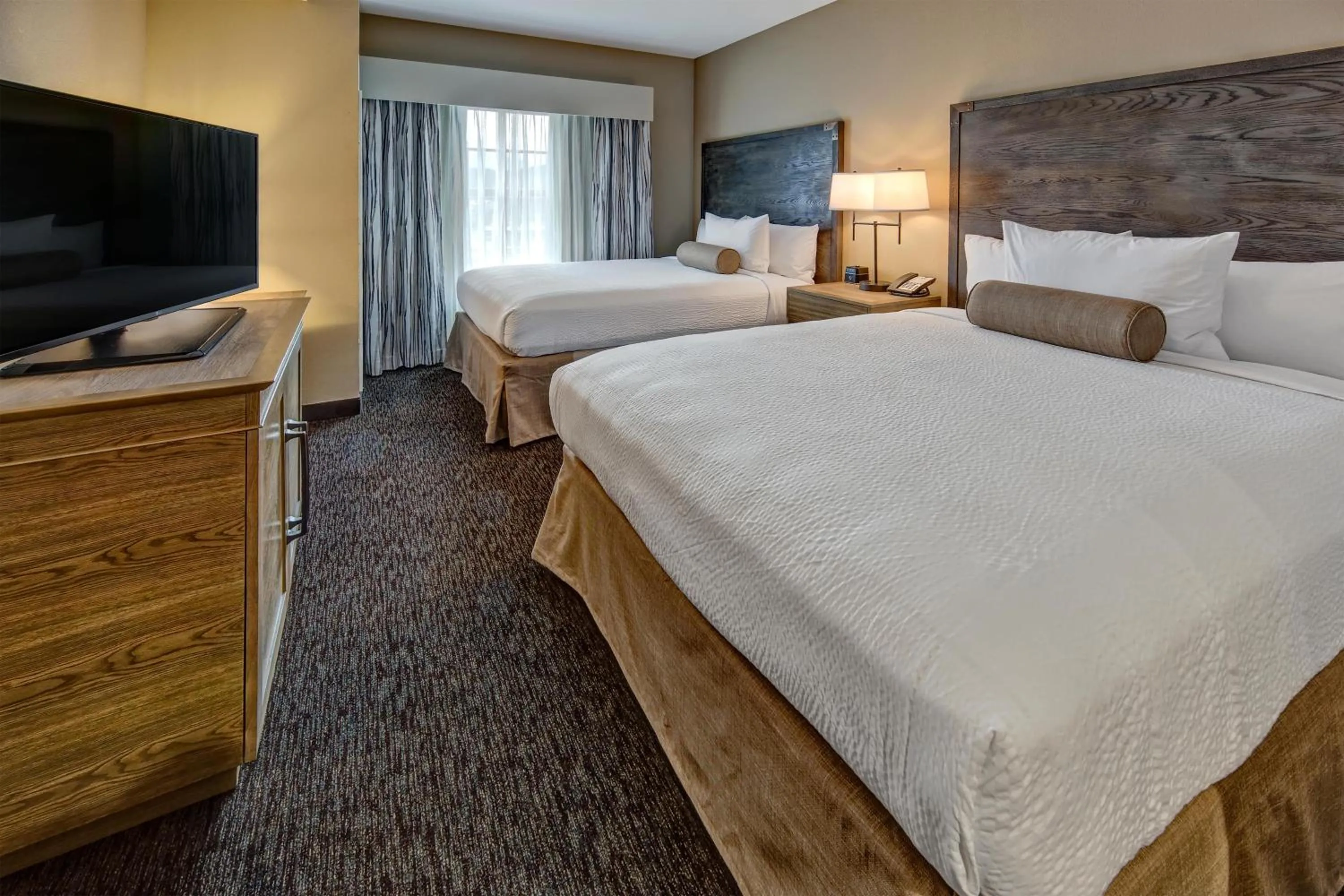 Bedroom, Bed in Black Fox Lodge Pigeon Forge, Tapestry Collection by Hilton
