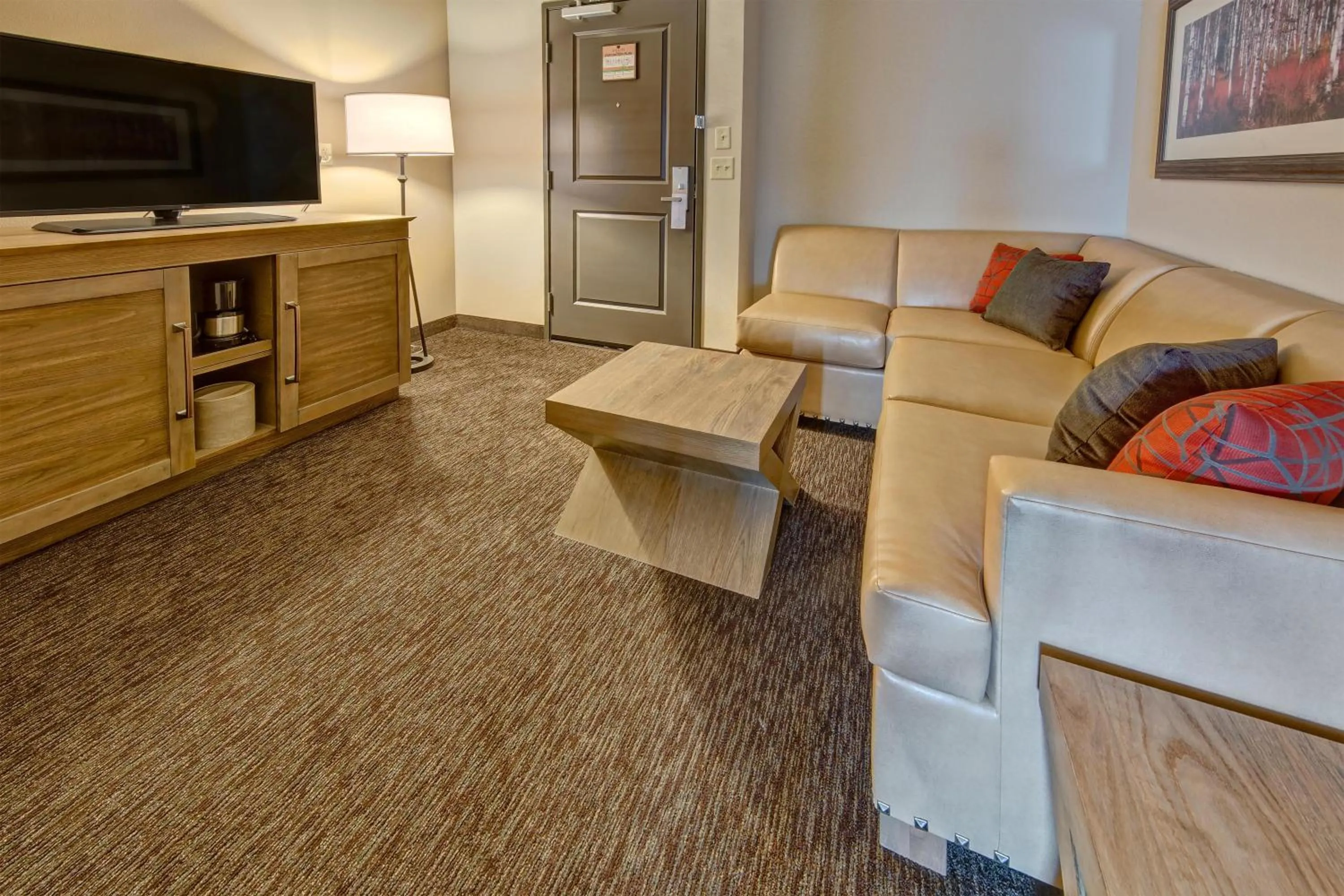 Living room in Black Fox Lodge Pigeon Forge, Tapestry Collection by Hilton