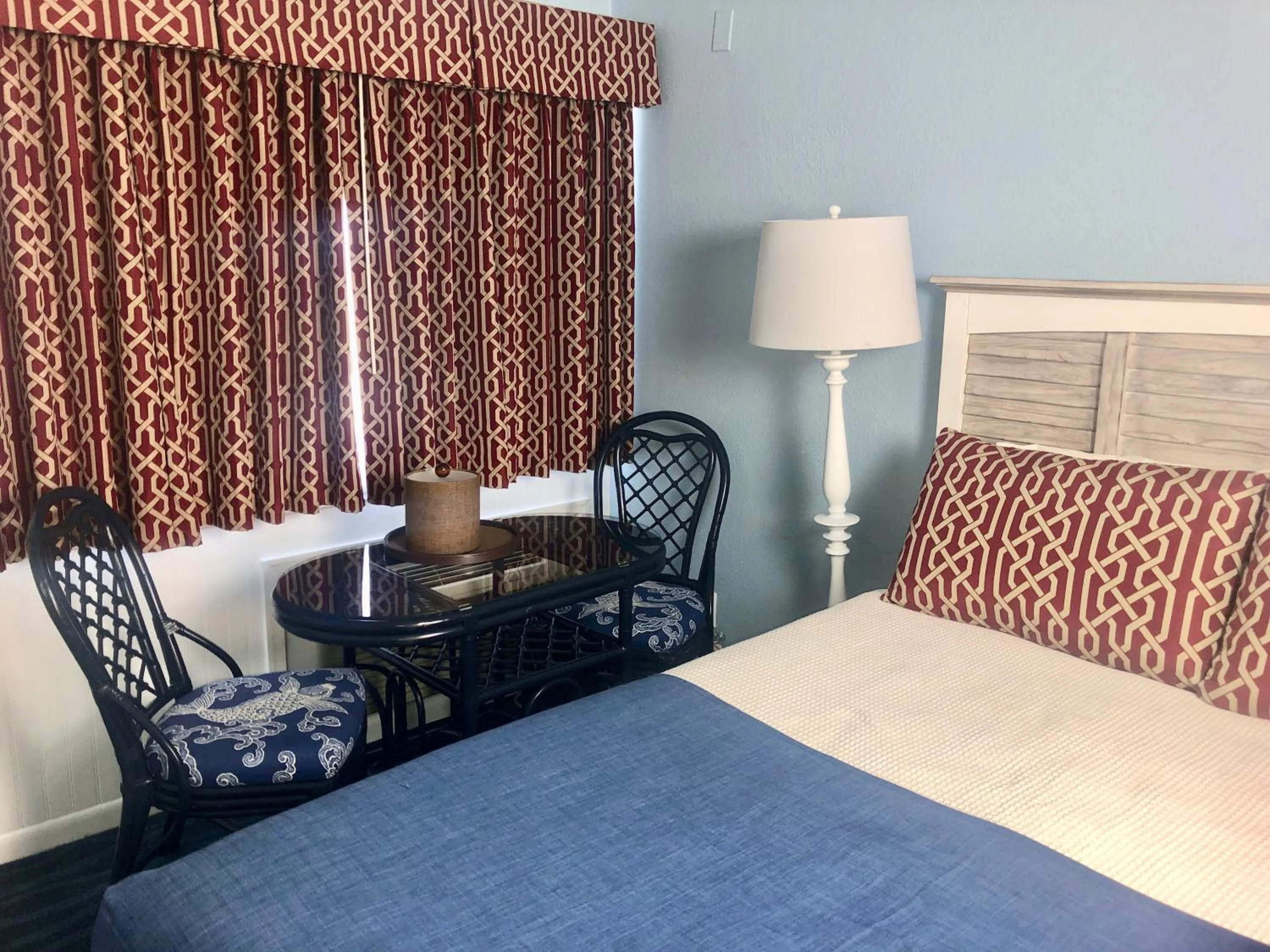 Queen Room with Pool View - Third Floor  in Beach View Hotel