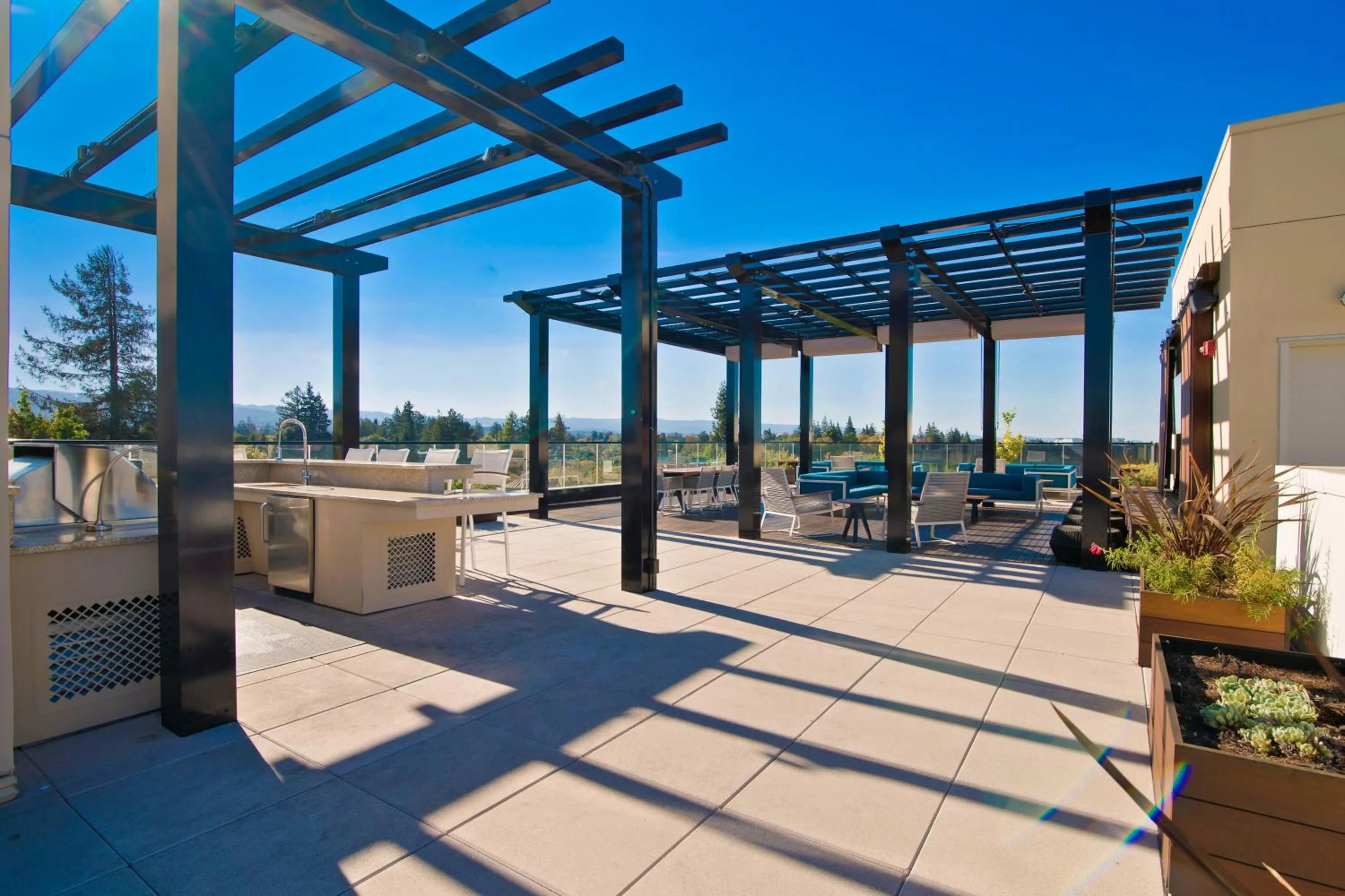 BBQ facilities in Global Luxury Suites at Downtown Mountain View