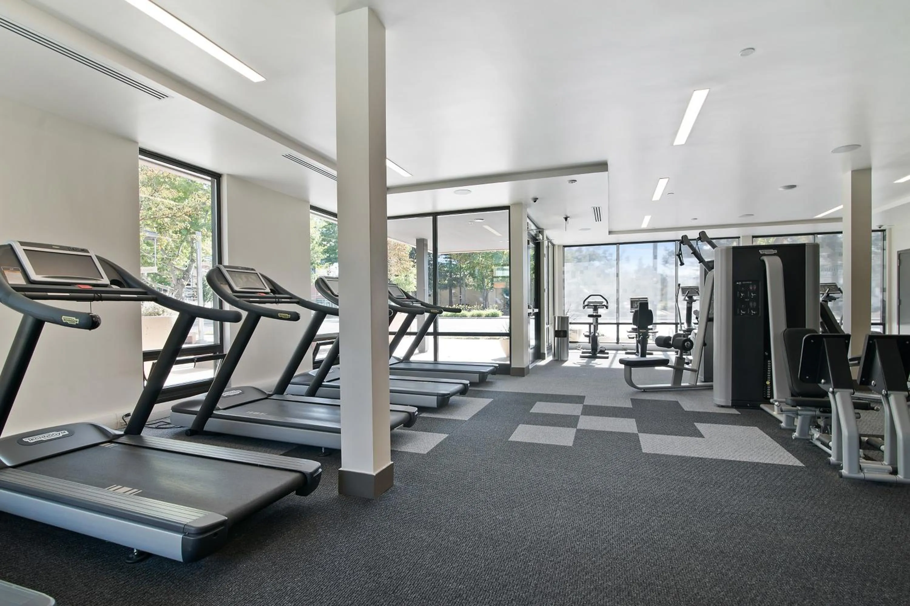 Fitness centre/facilities in Global Luxury Suites at Downtown Mountain View