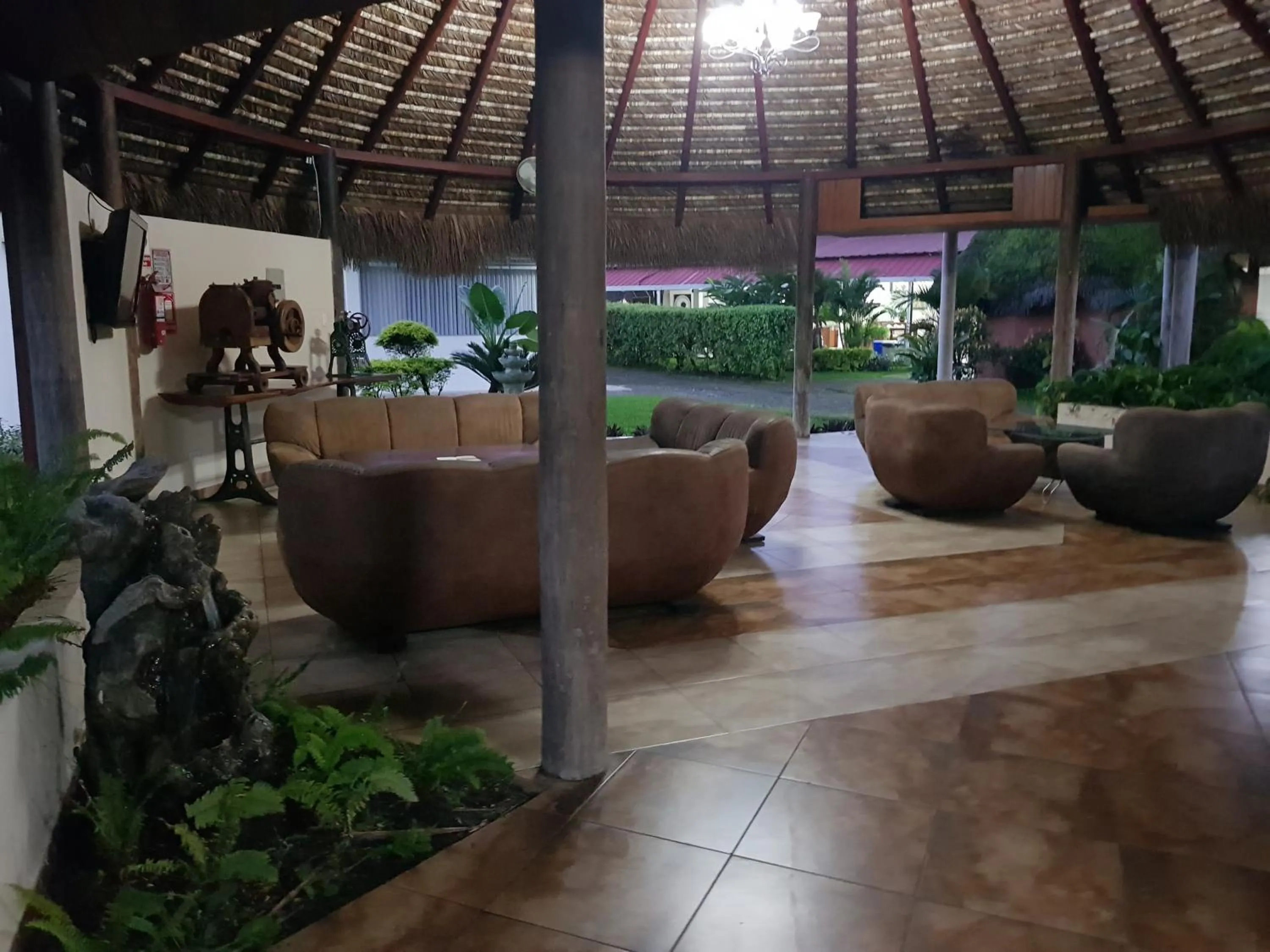 Communal lounge/ TV room in Gran Hotel De Lago - Lago Agrio