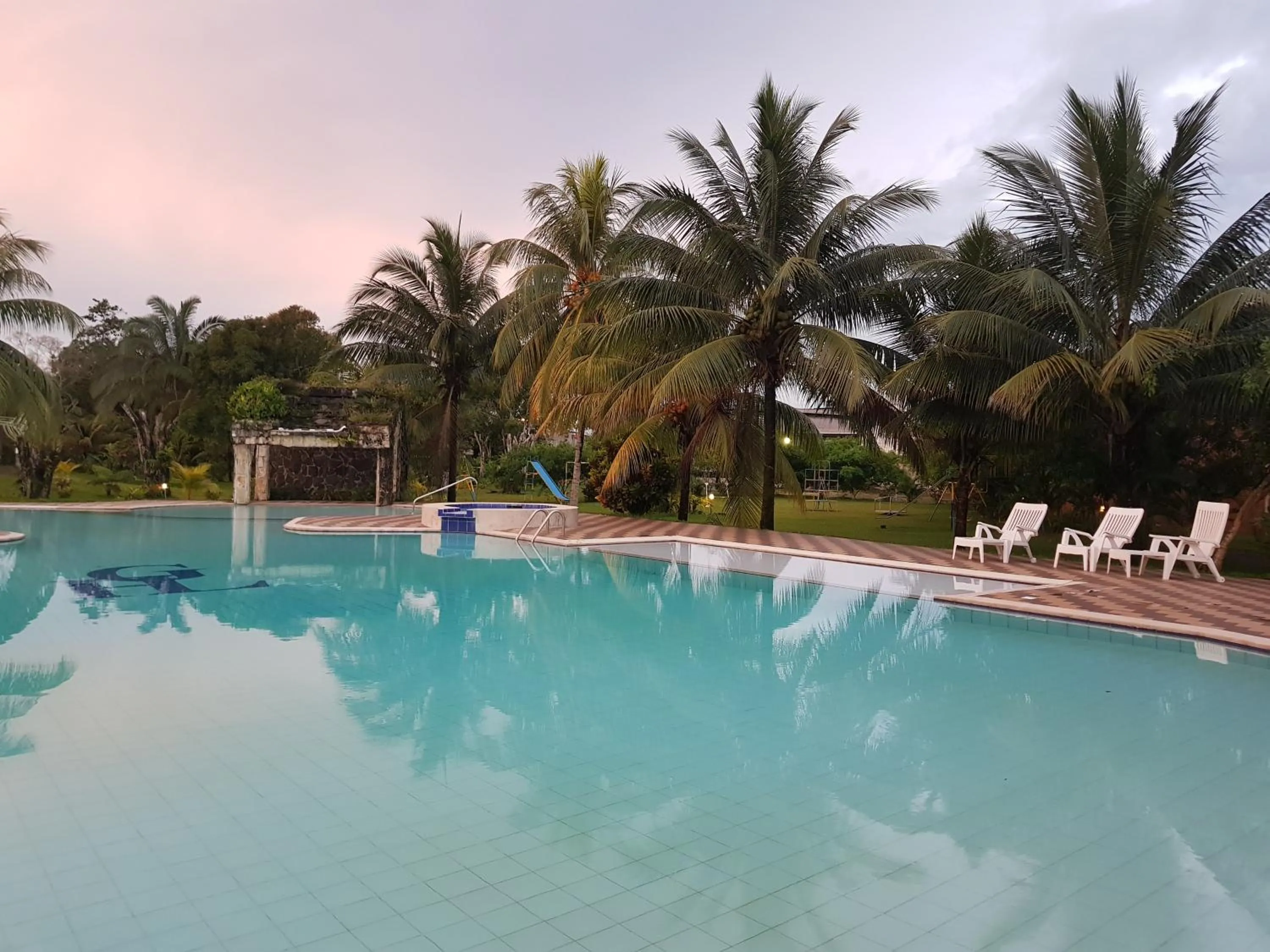 Swimming pool in Gran Hotel De Lago - Lago Agrio