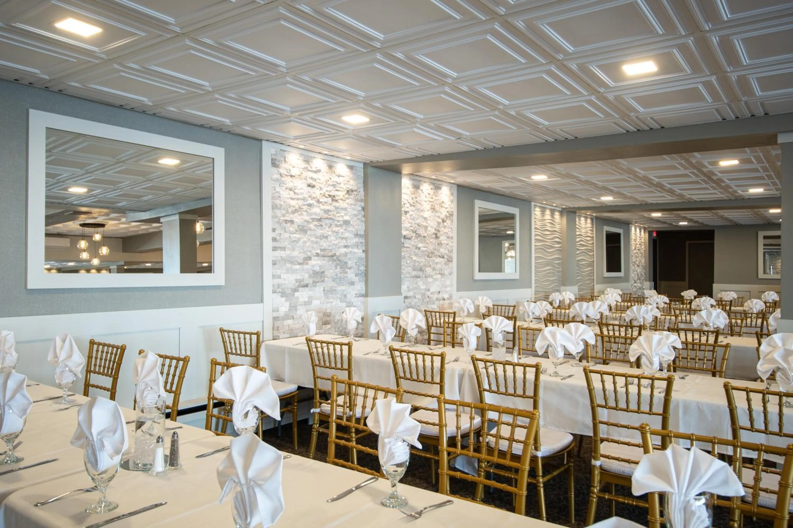 Banquet/Function facilities in Terrace Bay Hotel - Lakefront