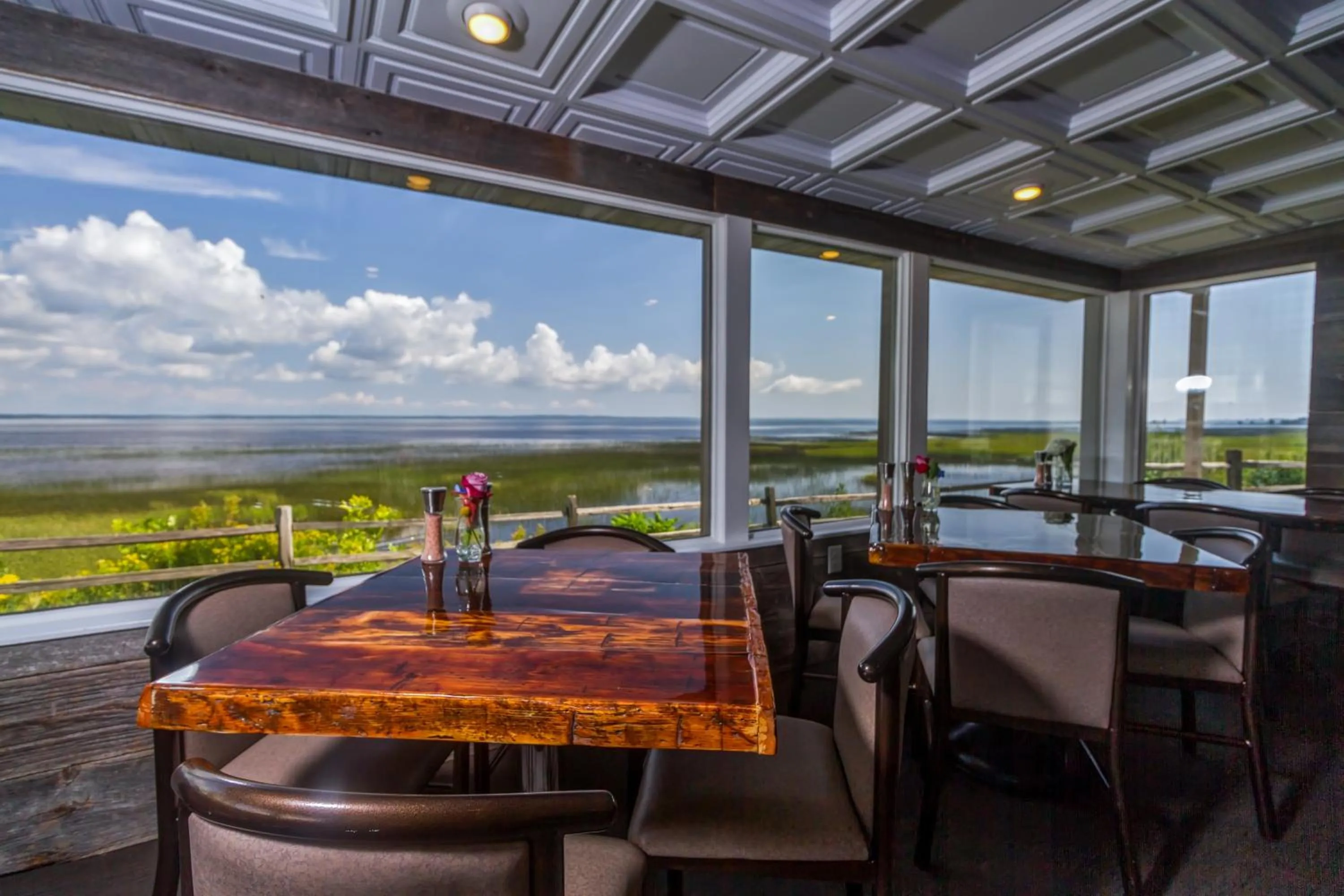 Restaurant/places to eat in Terrace Bay Hotel - Lakefront